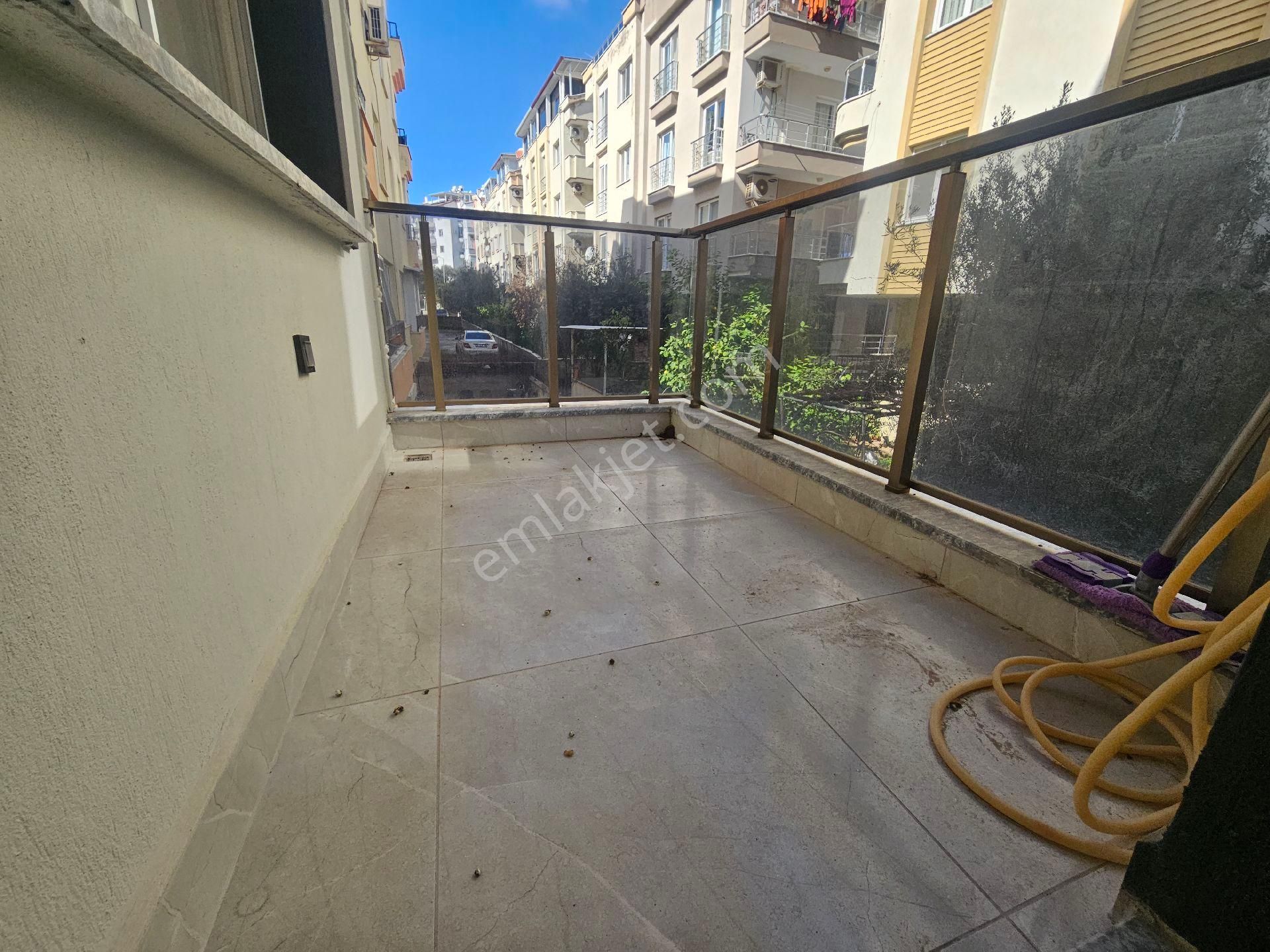 Didim Merkezde Satılık Ara Kat Eşyalı Satılık 2×1 - Görsel 16