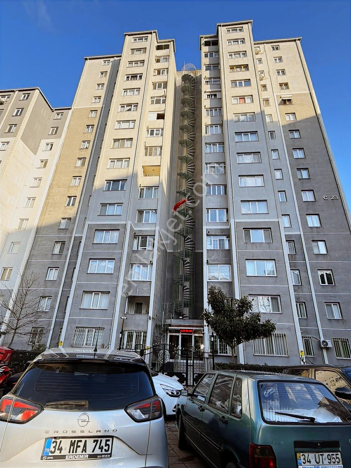 3+1 C Blok 6. Kat Geniş Balkonlu Metrobüse Yürüme Mesafesi Boş