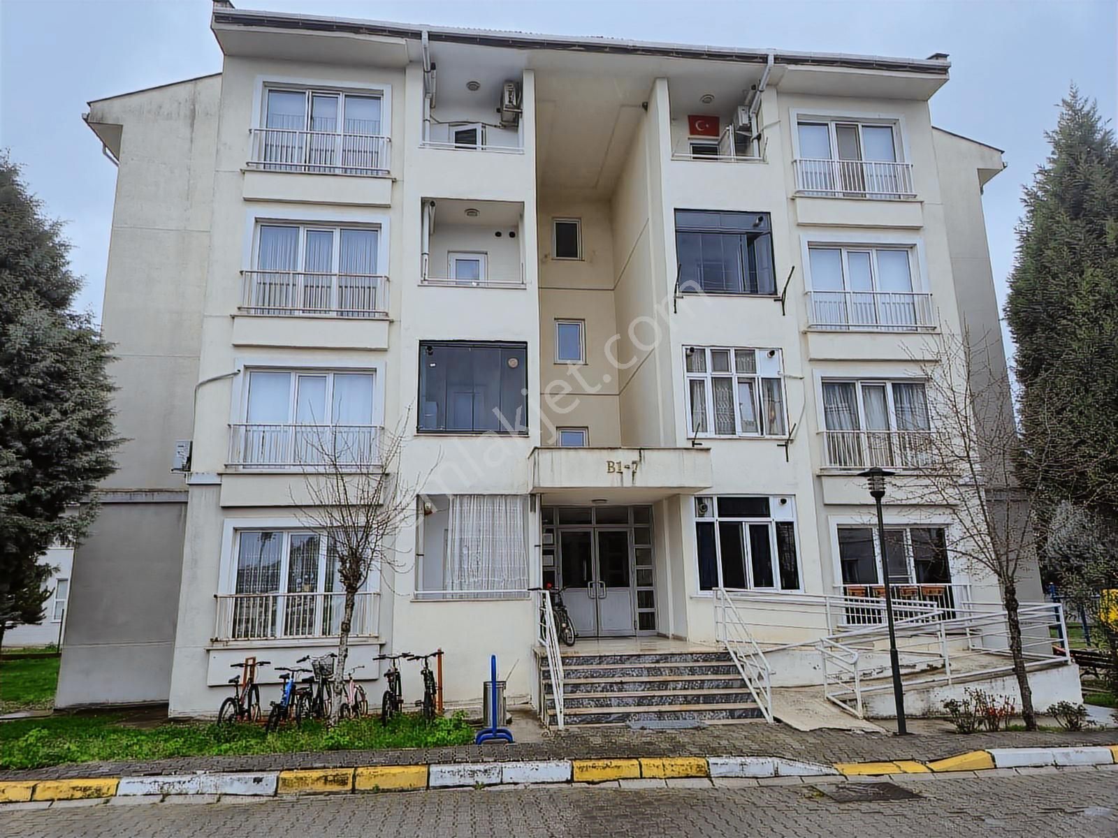 Realty Worlddan Akyazı Ömercikler Toki Sitesinde Arakat 80m2 2+1