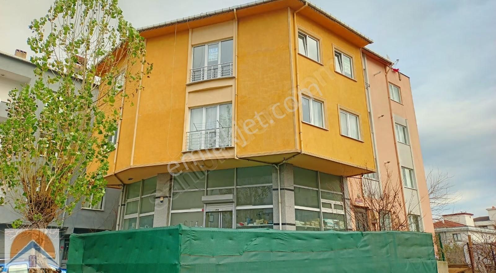 Ümraniye Huzur Mah De 1+1 ,90 M2 Ayrı Mutfaklı