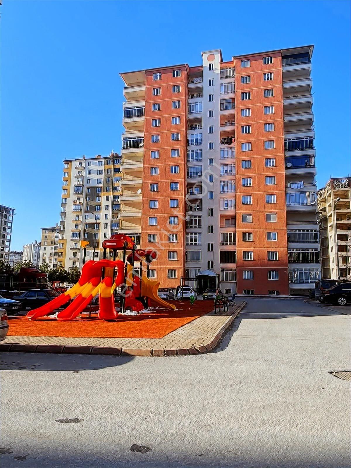 İldem 5 De Muhteşem Lokasyonda 3+1 Duru Kent Sitesi