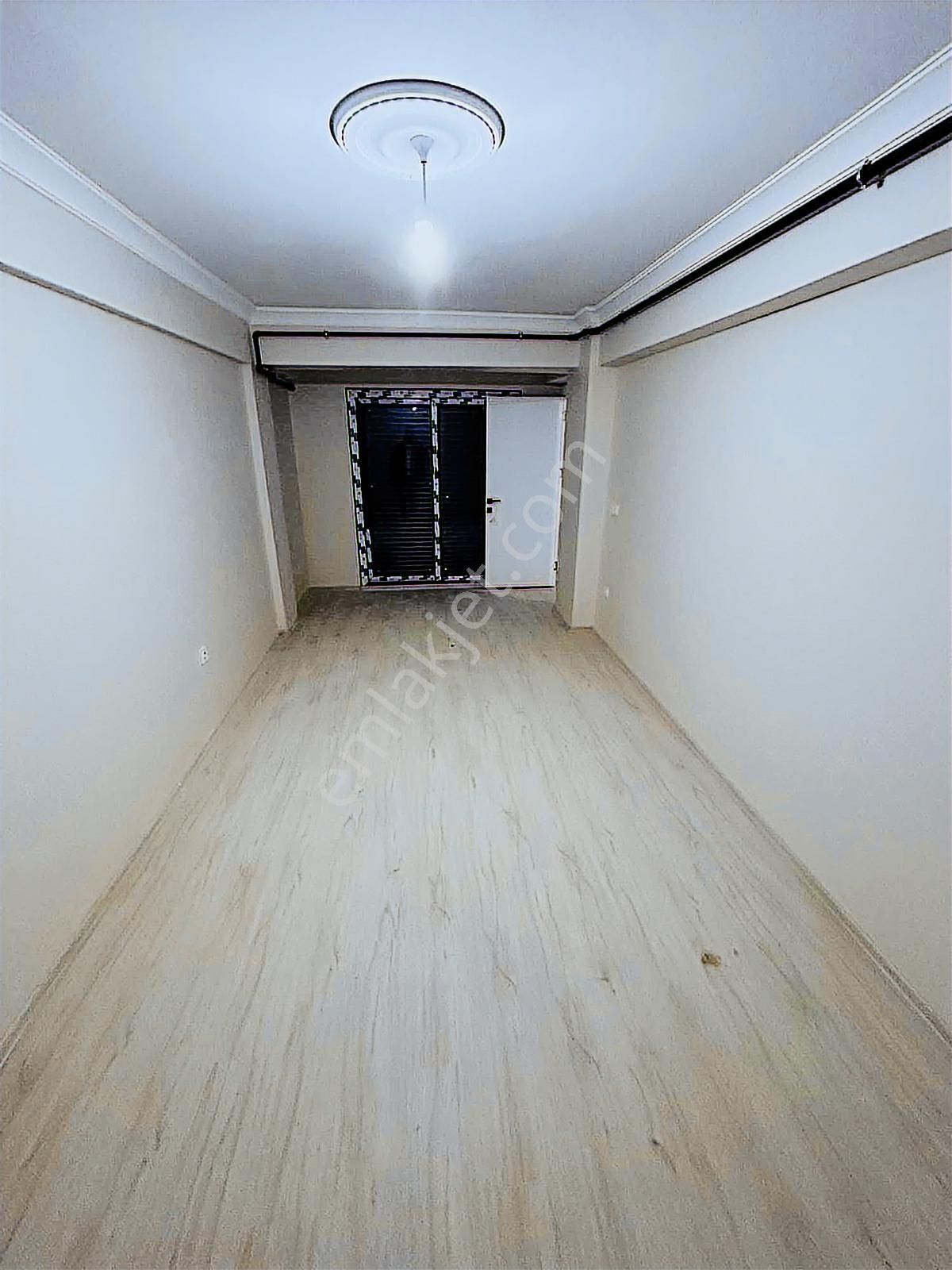 Seferihisarda Sıfır Cadde Üzeri Asansörlü Otoparklı 2+1 Daire - Görsel 10