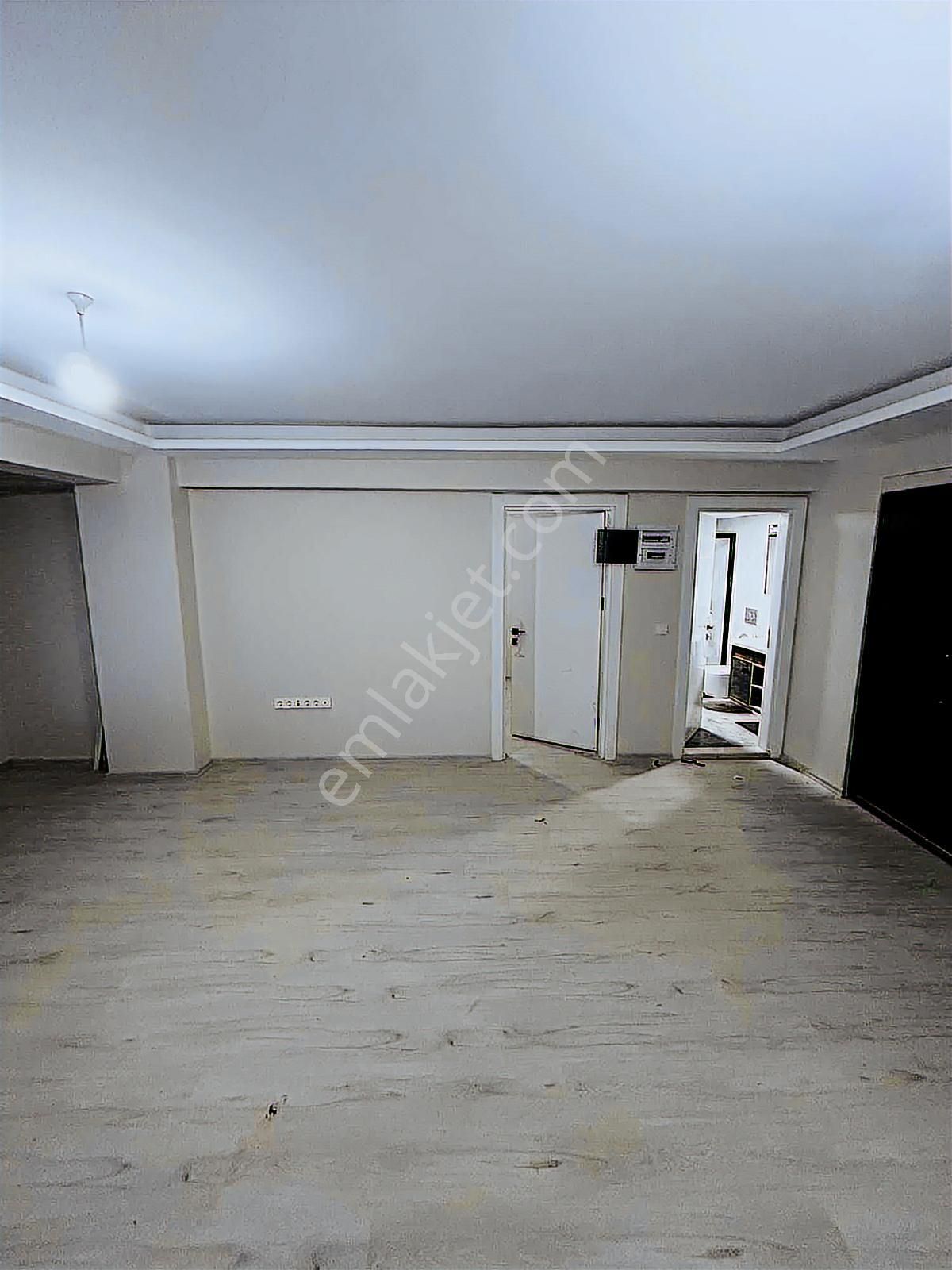 Seferihisarda Sıfır Cadde Üzeri Asansörlü Otoparklı 2+1 Daire - Görsel 3