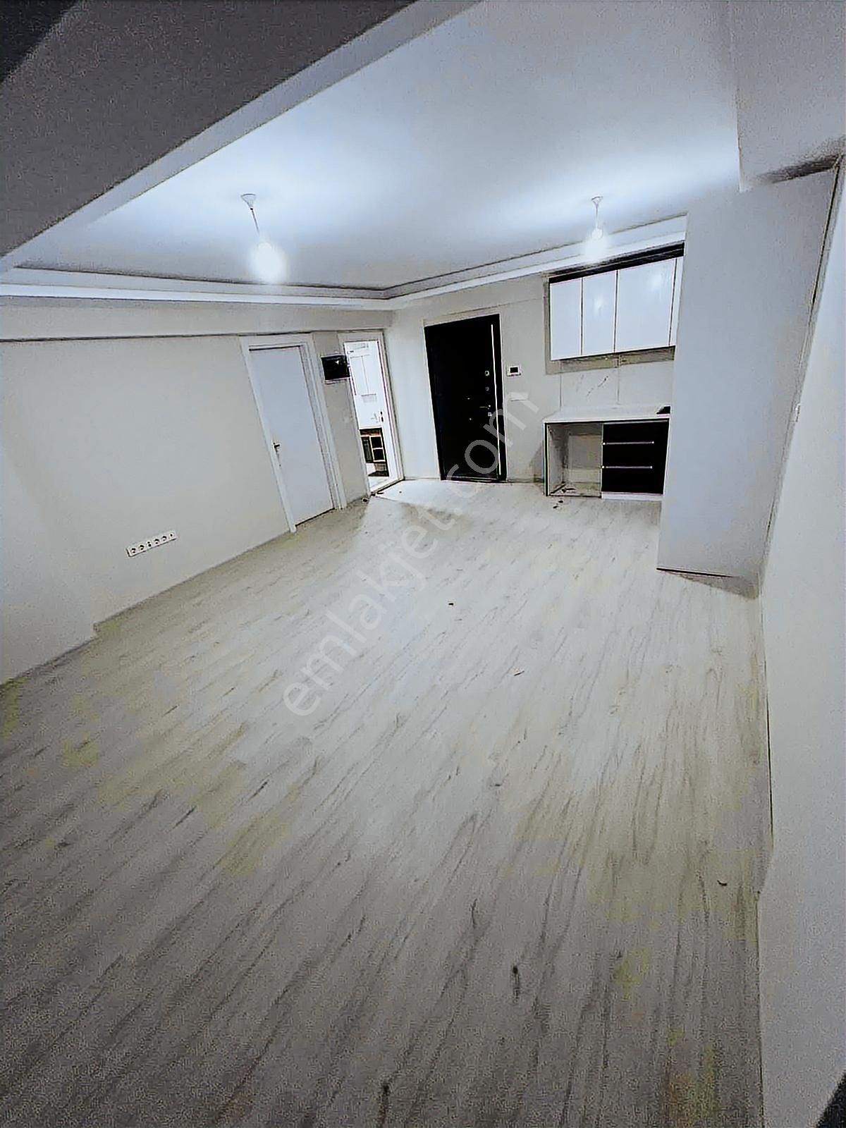 Seferihisarda Sıfır Cadde Üzeri Asansörlü Otoparklı 2+1 Daire - Görsel 8