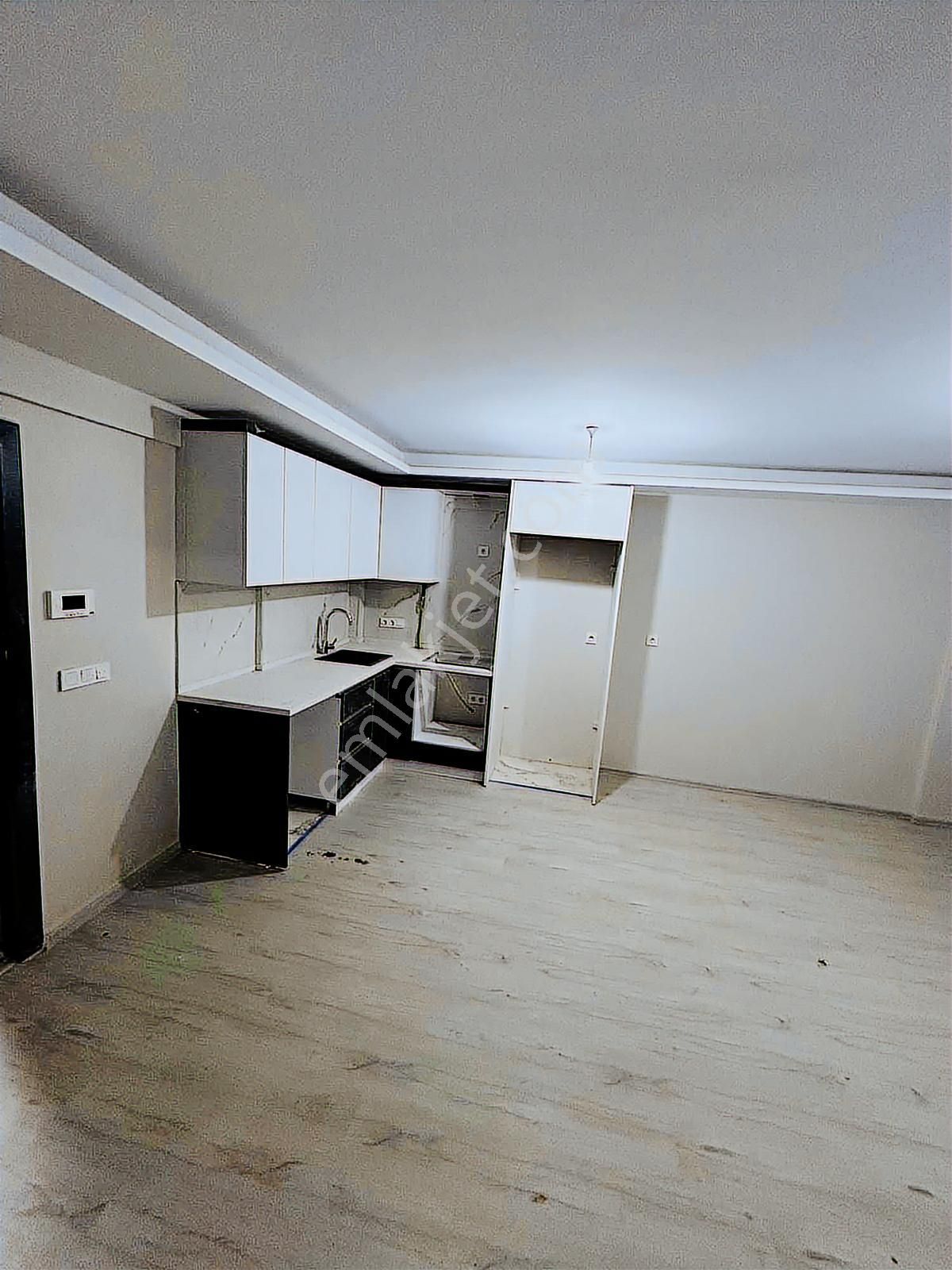 Seferihisarda Sıfır Cadde Üzeri Asansörlü Otoparklı 2+1 Daire - Görsel 4