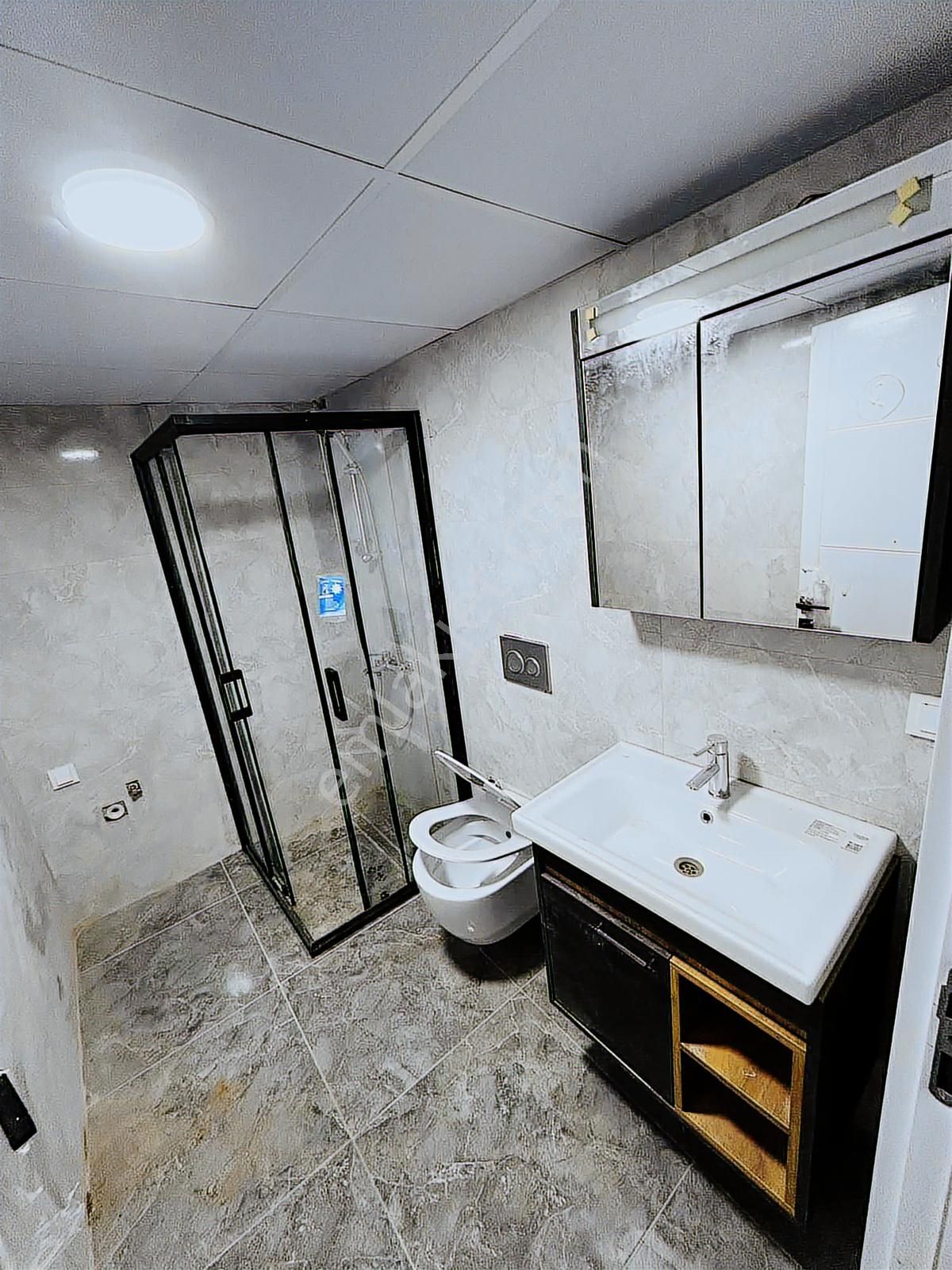 Seferihisarda Sıfır Cadde Üzeri Asansörlü Otoparklı 2+1 Daire - Görsel 17