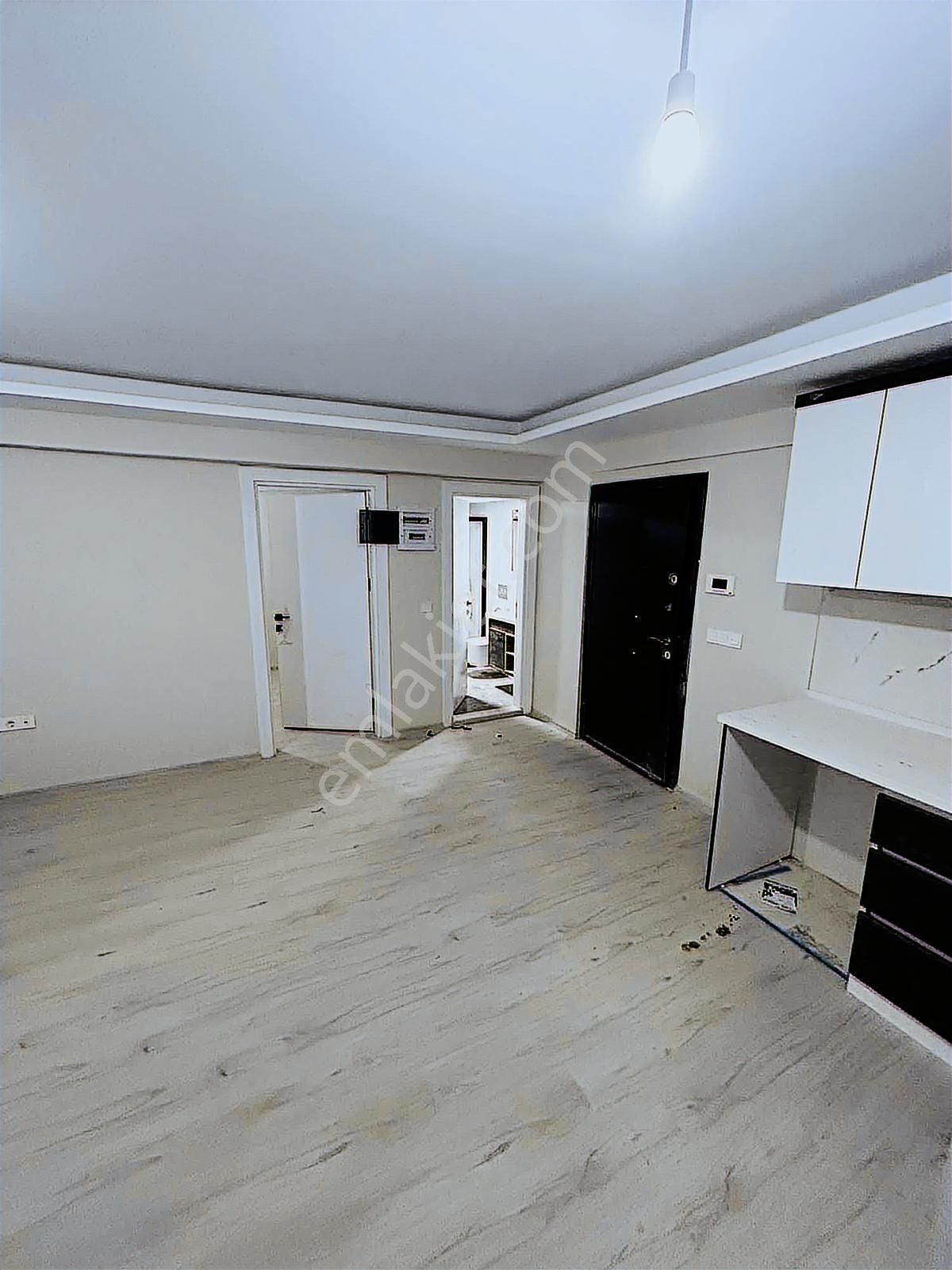 Seferihisarda Sıfır Cadde Üzeri Asansörlü Otoparklı 2+1 Daire - Görsel 18