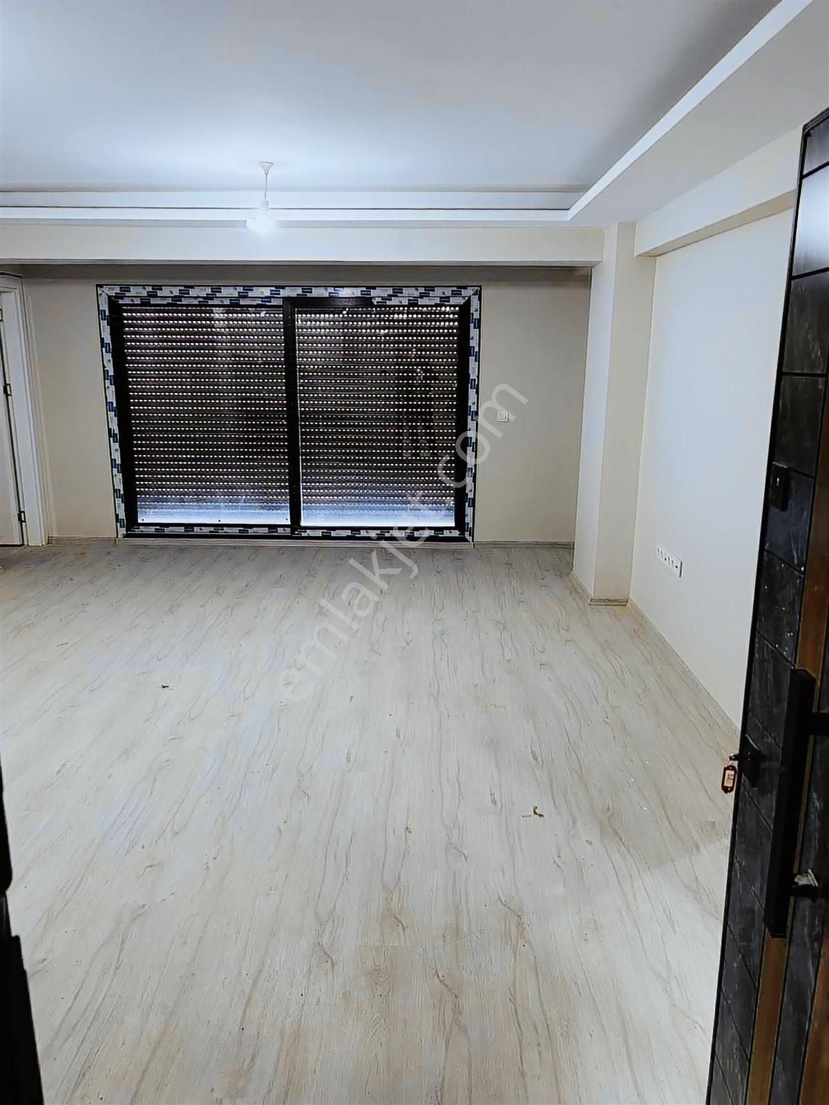 Seferihisarda Sıfır Cadde Üzeri Asansörlü Otoparklı 2+1 Daire - Görsel 14