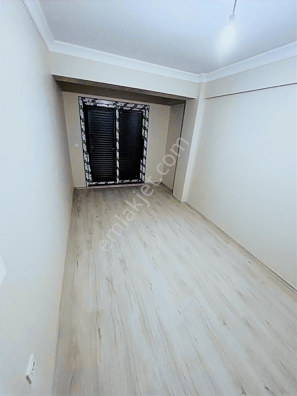 Seferihisarda Sıfır Cadde Üzeri Asansörlü Otoparklı 2+1 Daire - Görsel 13