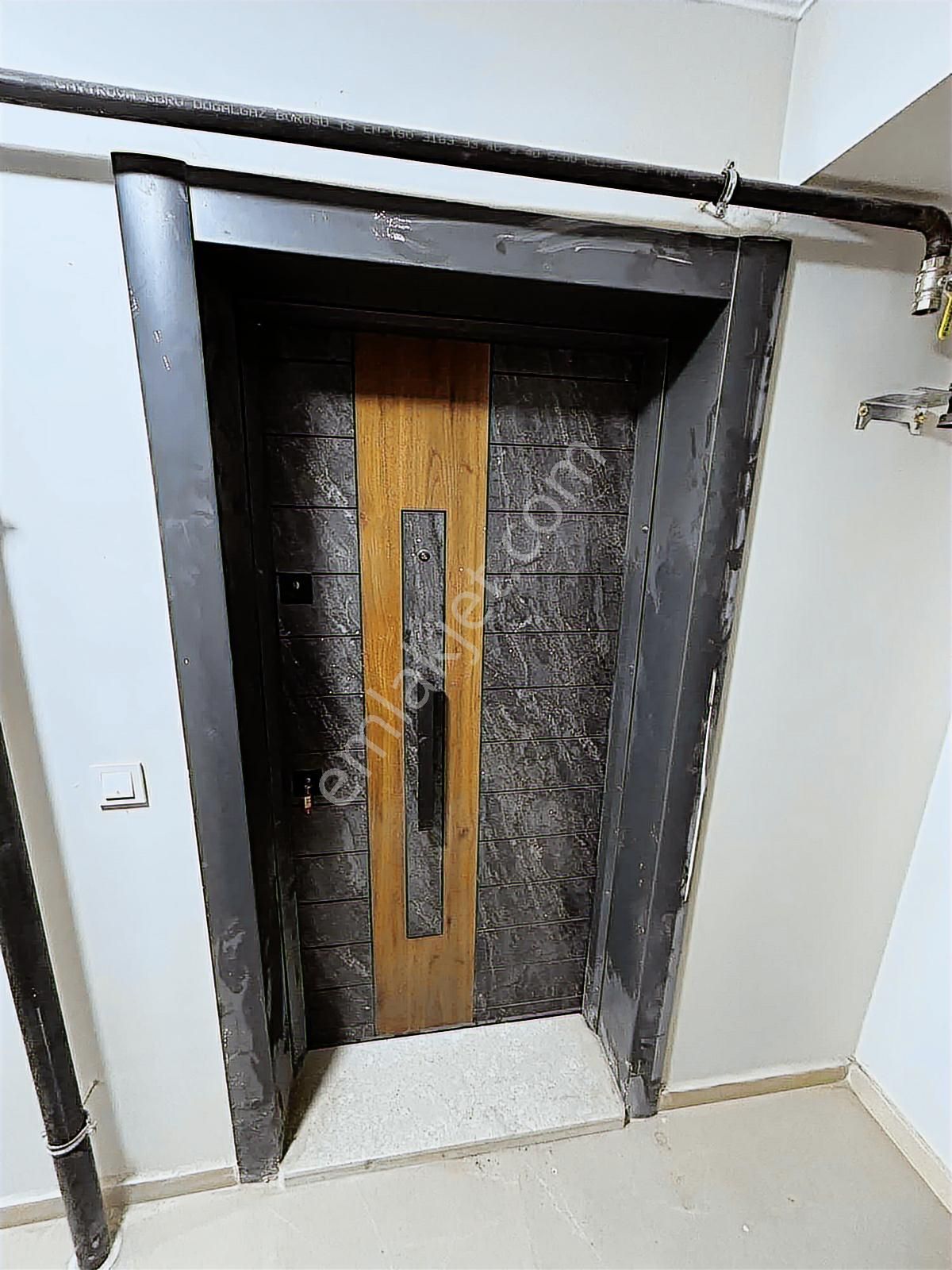 Seferihisarda Sıfır Cadde Üzeri Asansörlü Otoparklı 2+1 Daire - Görsel 5