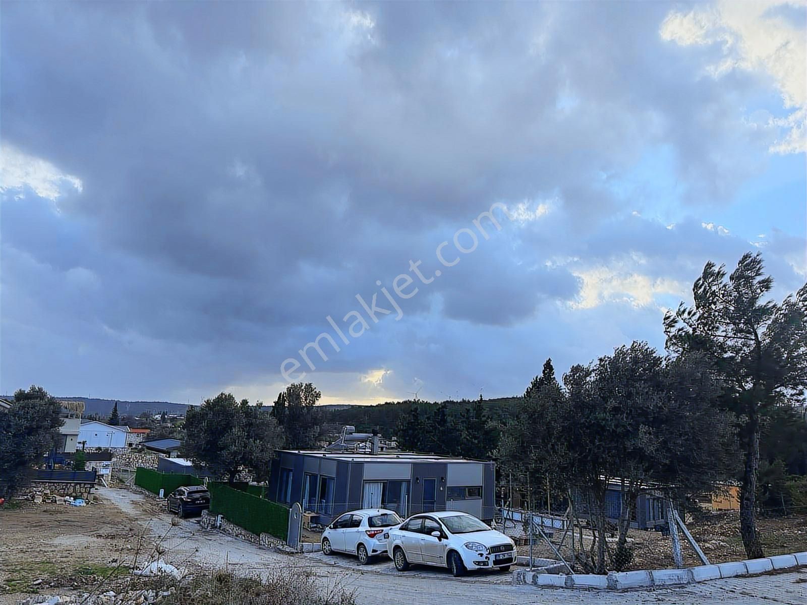 Güzelbahçe Çamlı Mahallesi Satılık 300 M2 Arsa - Görsel 2