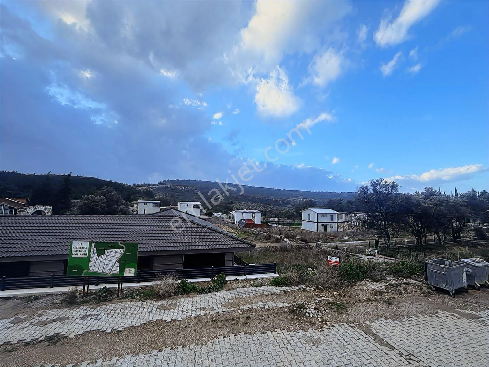 Güzelbahçe Çamlı Mahallesi Satılık 300 M2 Arsa