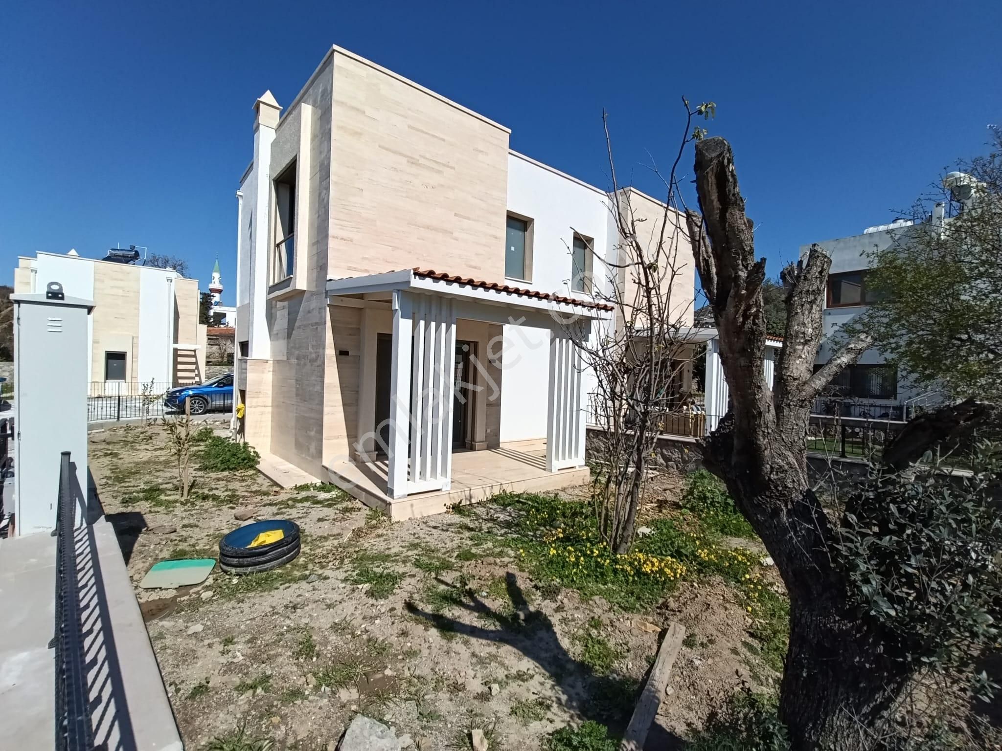 Gümüşlük Merkezde | Düzayak | 2+1 Bahçeli Yıllık Kiralık Villa