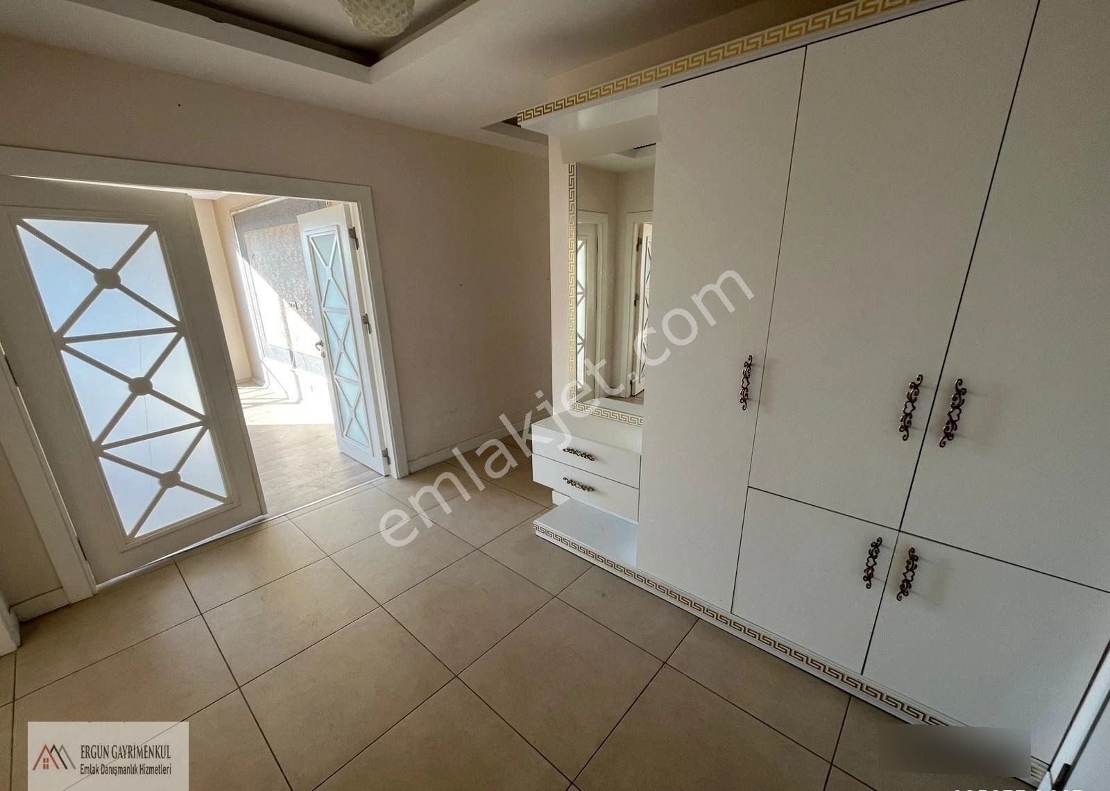 Ergünden Merkezde Vatan Cad Havuzlu Kapalı Otoparklı 4+1 Daire - Görsel 4