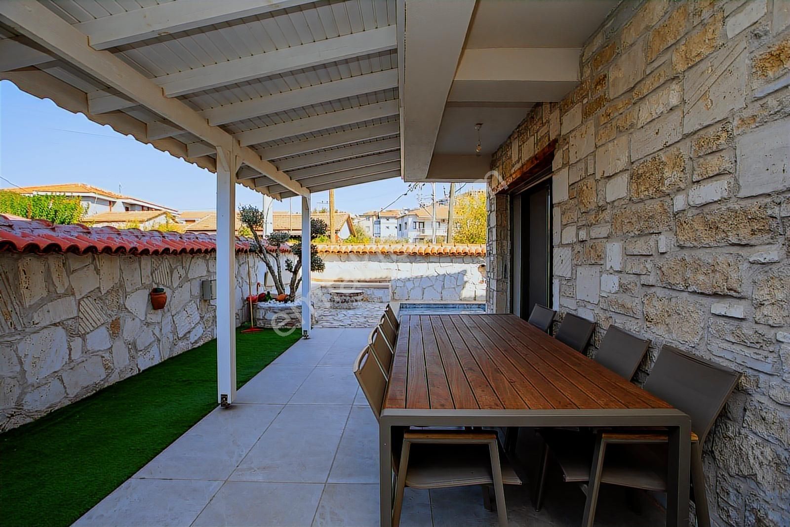 Foça Kazım Dirik Mah. Satılık Müstakil Havuzlu 5+1 Villa - Görsel 23