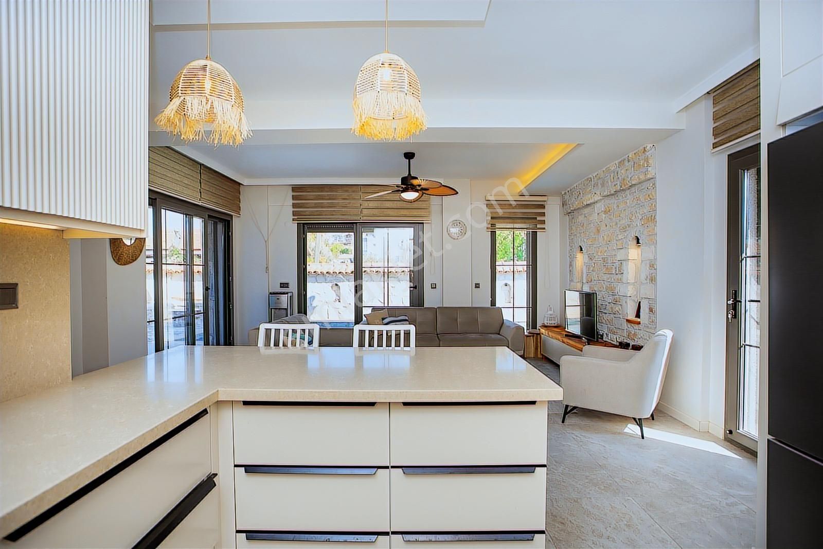 Foça Kazım Dirik Mah. Satılık Müstakil Havuzlu 5+1 Villa - Görsel 14