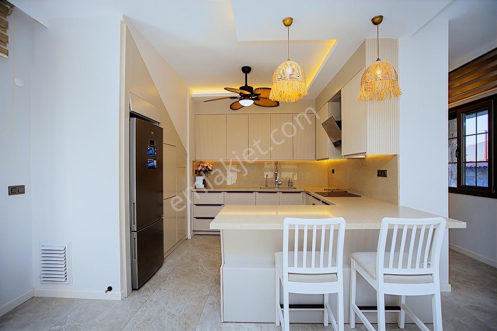 Foça Kazım Dirik Mah. Satılık Müstakil Havuzlu 5+1 Villa - Görsel 15