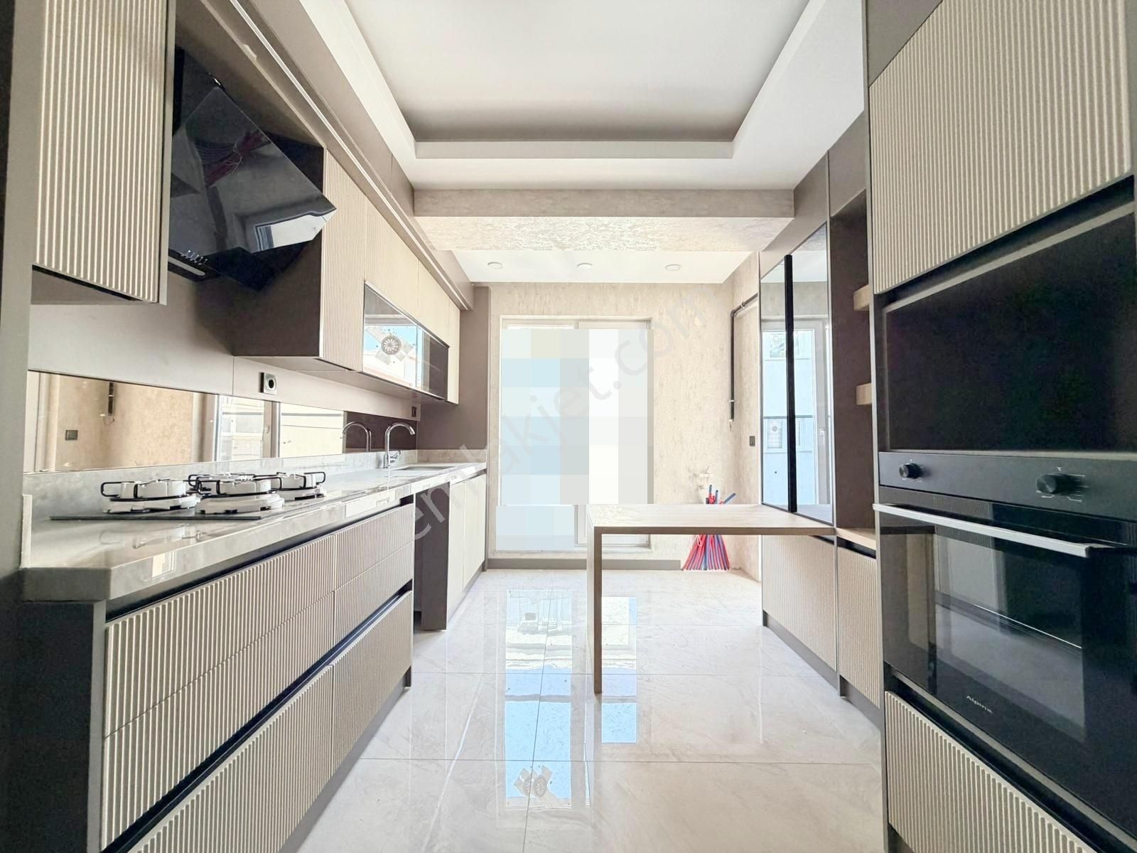 Yuvam'dan Merkezi Konumda Ultra Geniş 3+1 Daire Fırsat !!!