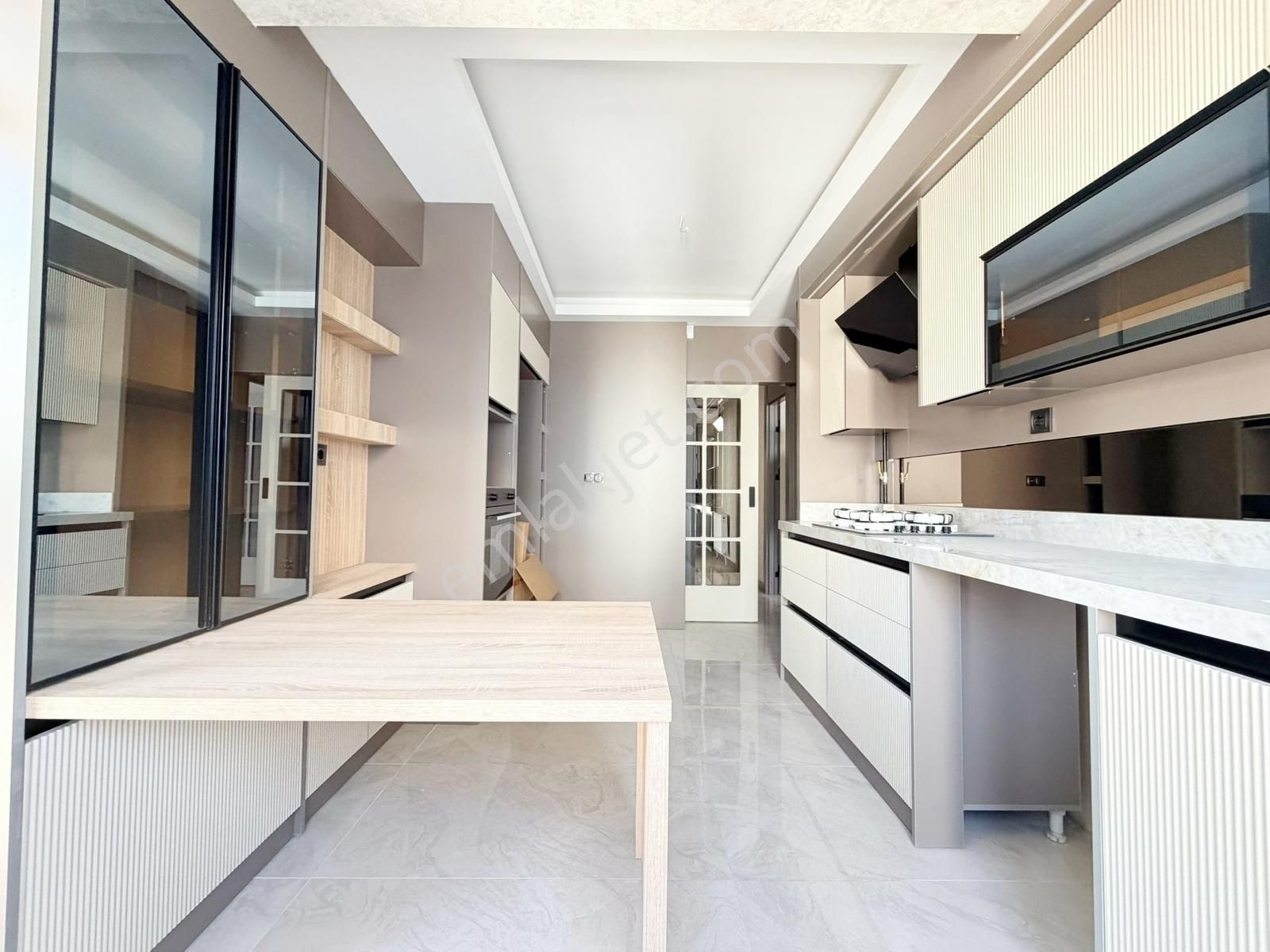 Yuvam'dan Merkezi Konumda Ultra Geniş 3+1 Daire Fırsat !!! - Görsel 3