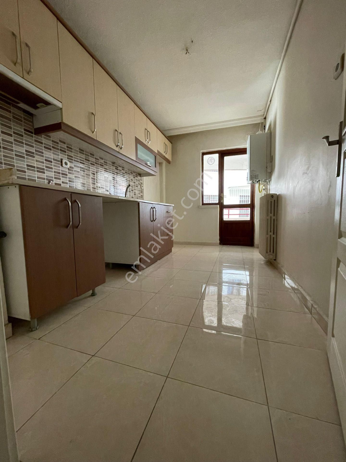 Gaziosmanpaşa'nın En Nezih Sokağında Bakımlı -otoparklı 3+1 95m2 - Görsel 19