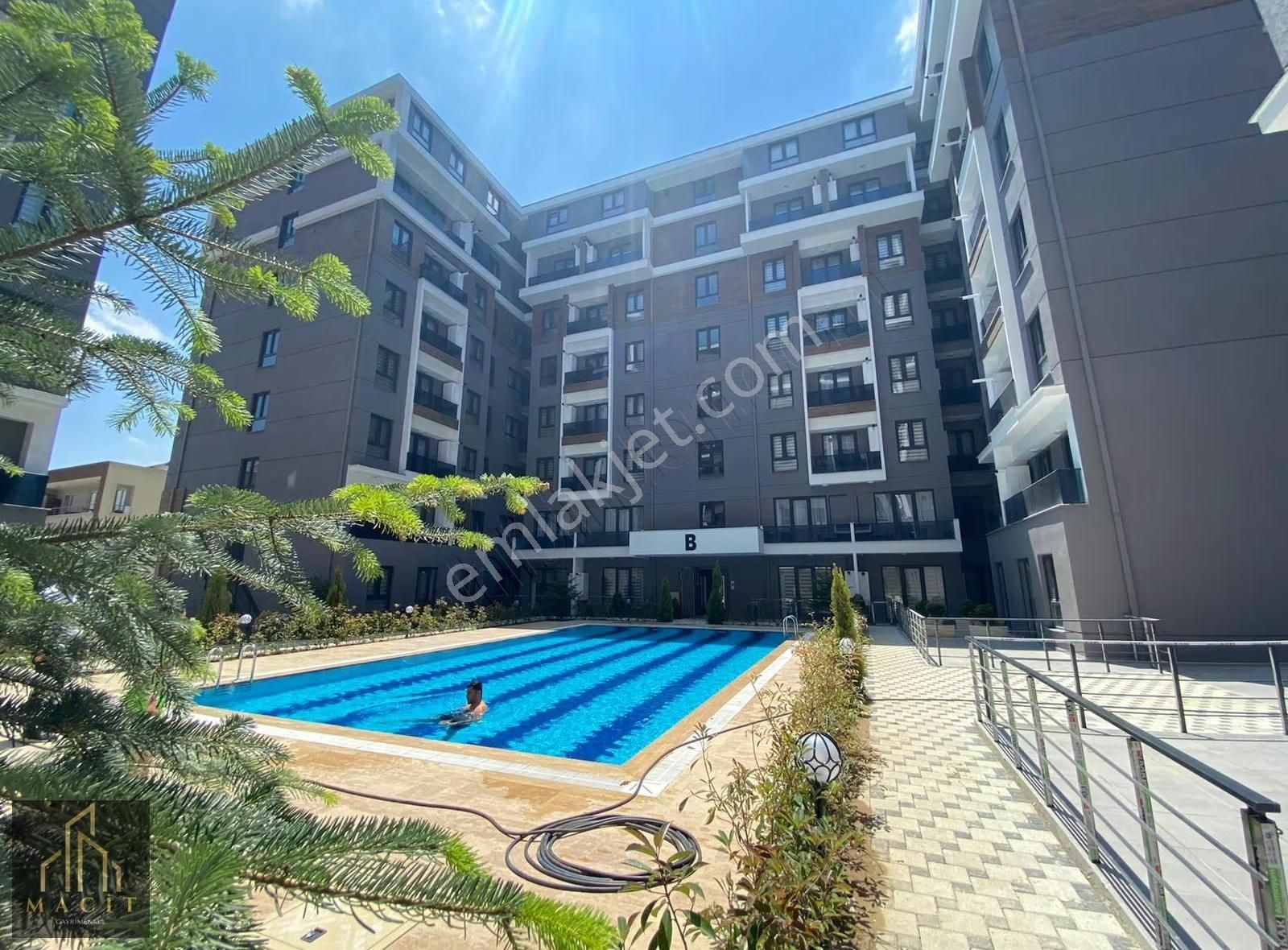 Macit'den Ceylan Nadapark Sitesinde 1+1 Eşyalı Fırsat Daire