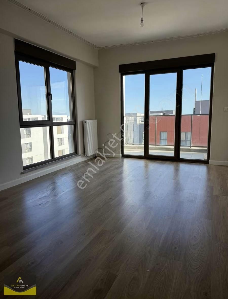 Sur Yapı'da 2+1 106 M2 Ayrı Mutfaklı Kiralık Daire