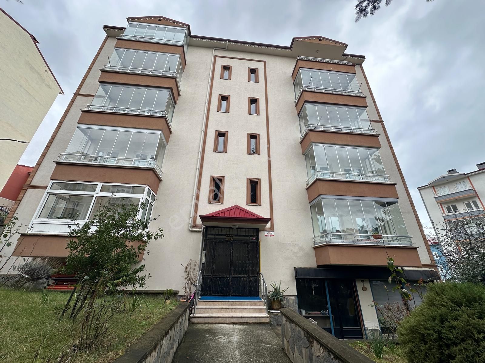 Karşıyaka Merkezi Lokasyon Kiralık Daire