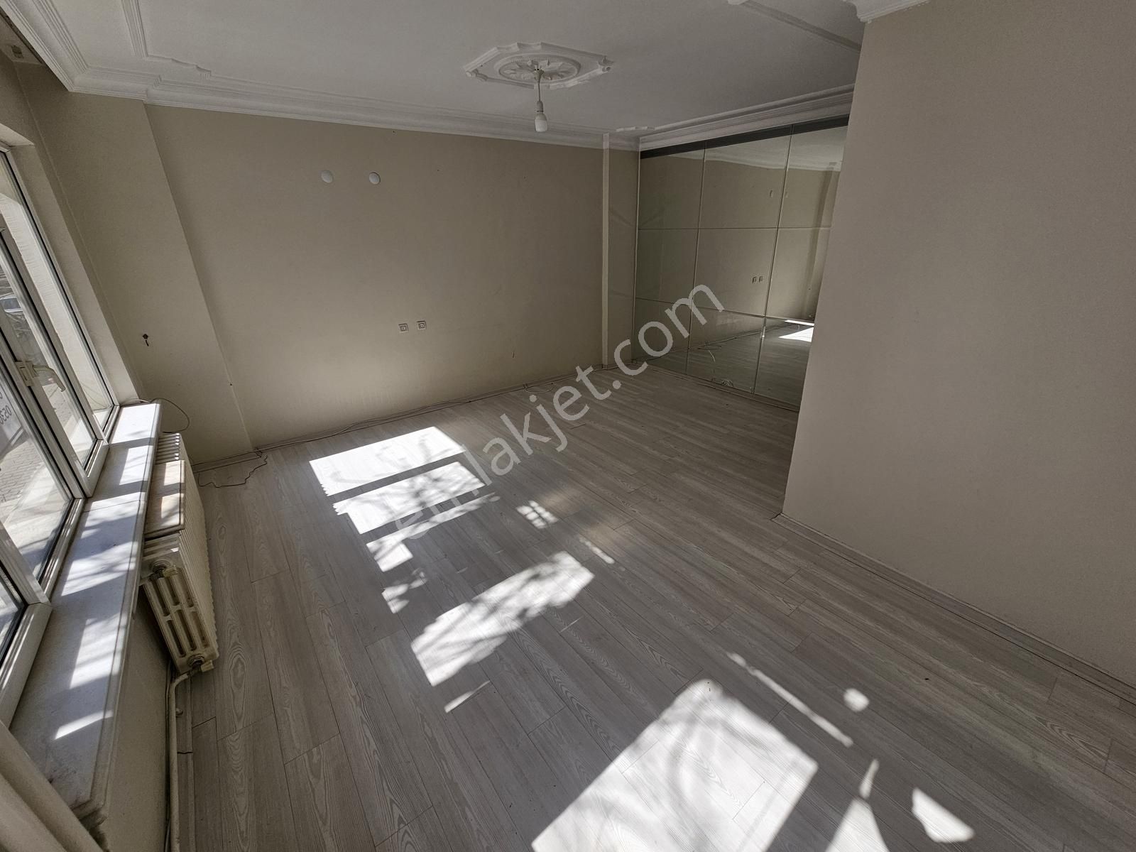 Vişnelik' Te Kiralık 2+1 Fırsat Daire - Görsel 4