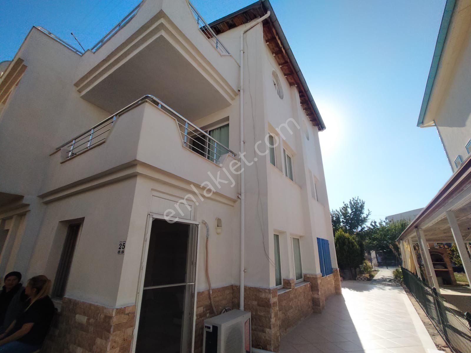 Davutlar Termal Bölgesinde Doğa Manzaralı Lüks 3+1 Villa