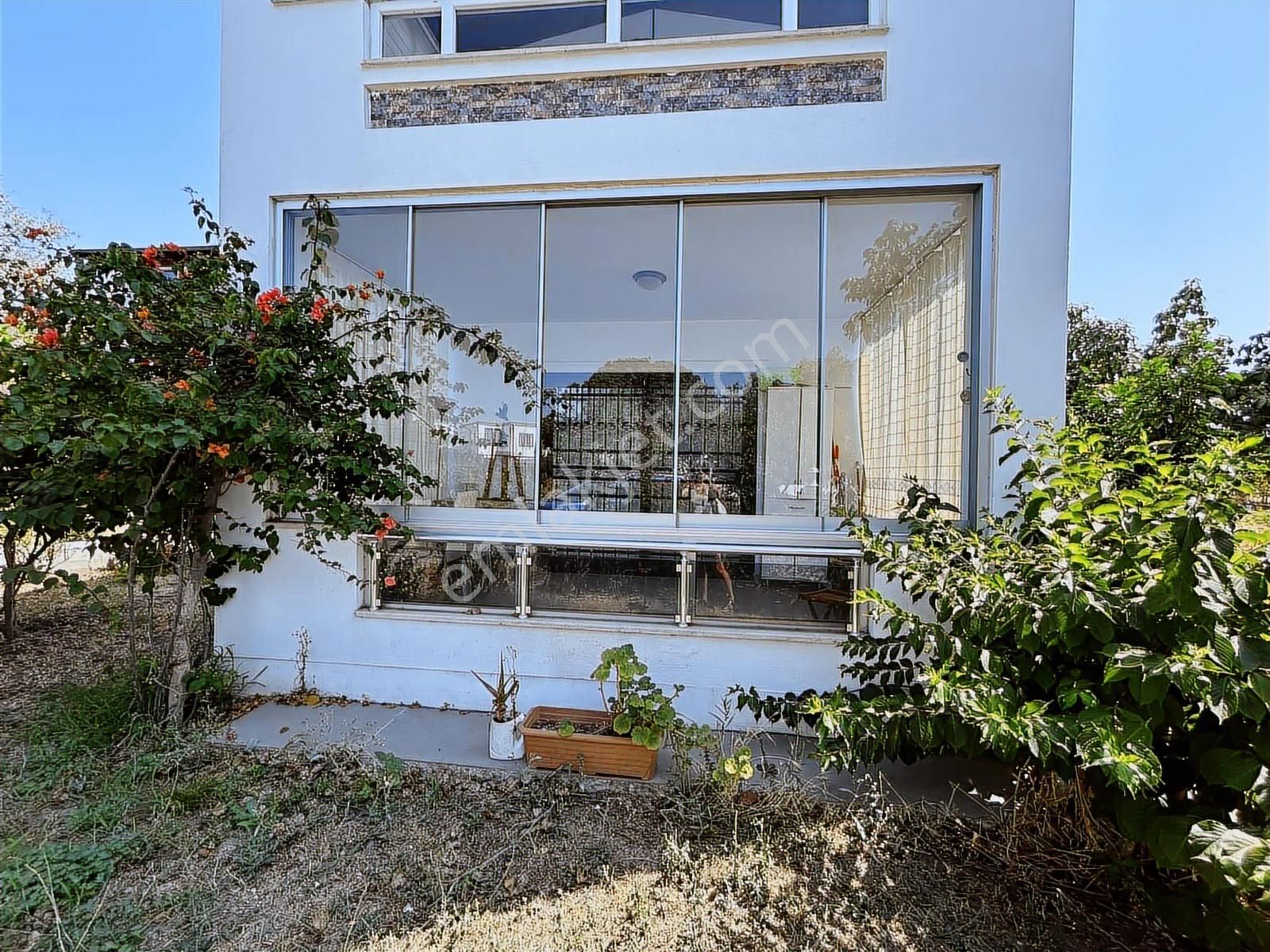 Turgutreis Merkezi Lokasyonda, Site İçinde Bahçe Katı 2+1 Daire