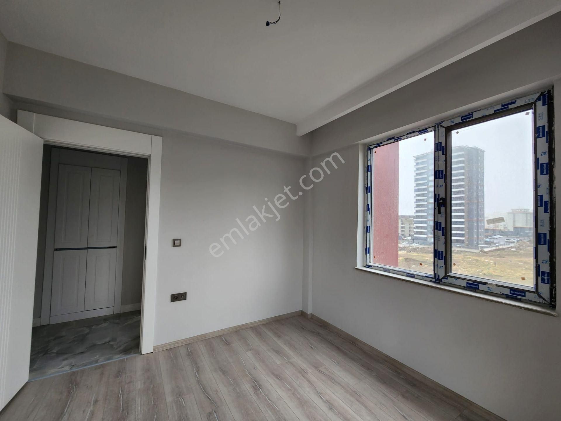 Yapracık'ta 2+1 Full Yapılı Site İçerisinde Sıfır Katta Satılık - Görsel 21