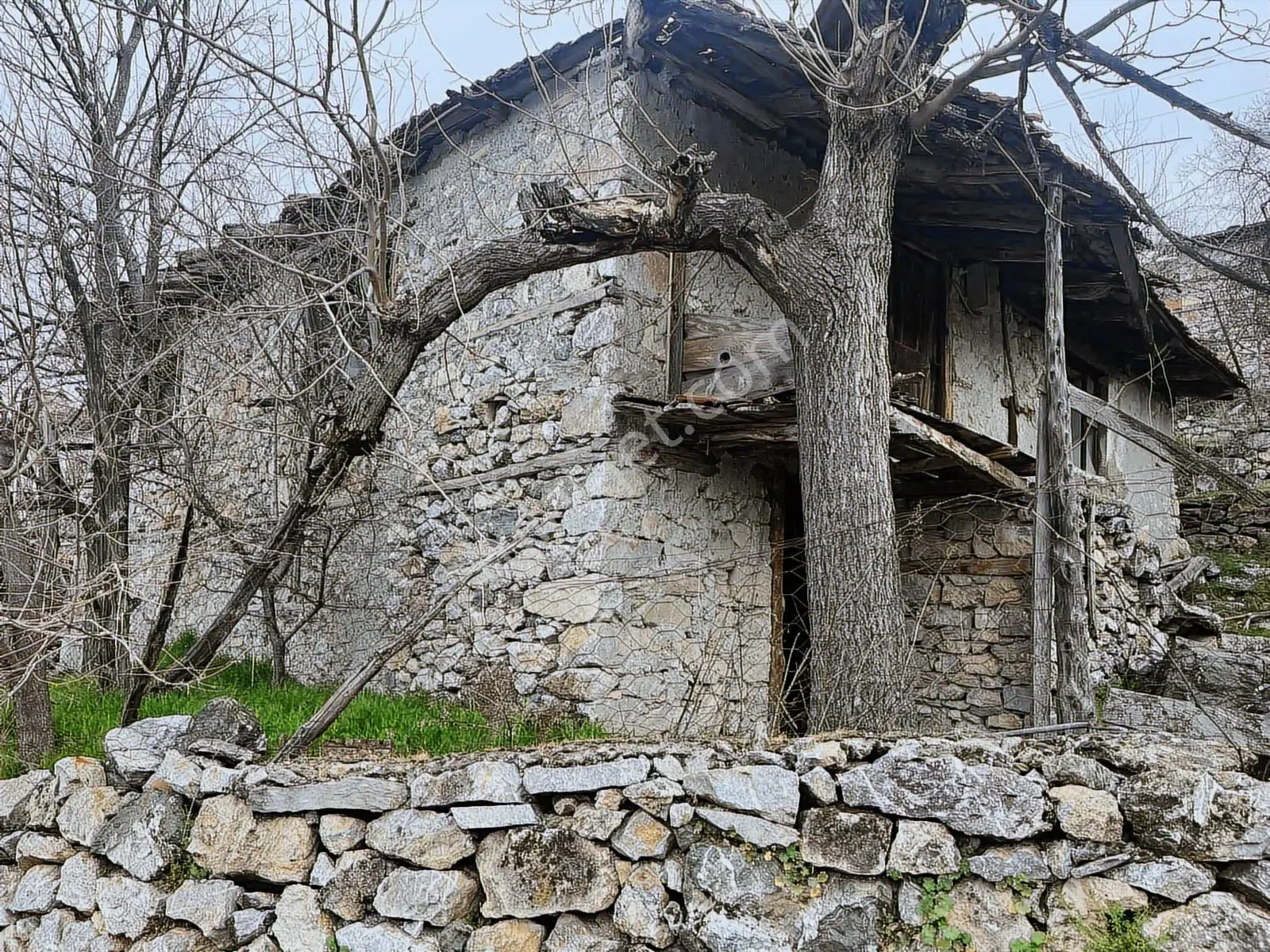 294 Mt.köy Taş Evi.tadilat İstiyor. Tek Tapu.su,elkt,yol