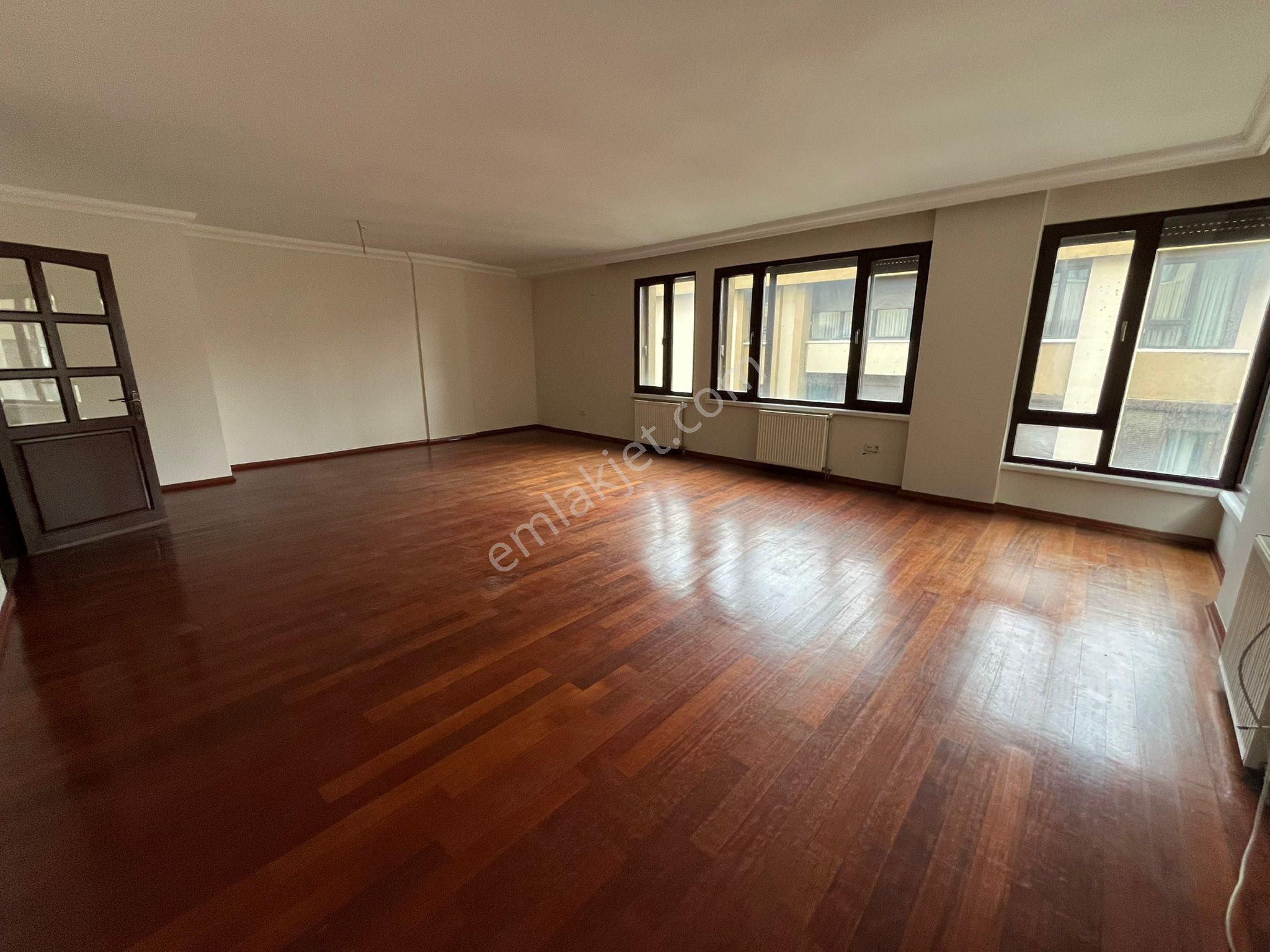 Beşiktaş | Levazım Koru Sitesinde Yatırımlık Ara Kat 3+1 Daire - Görsel 11