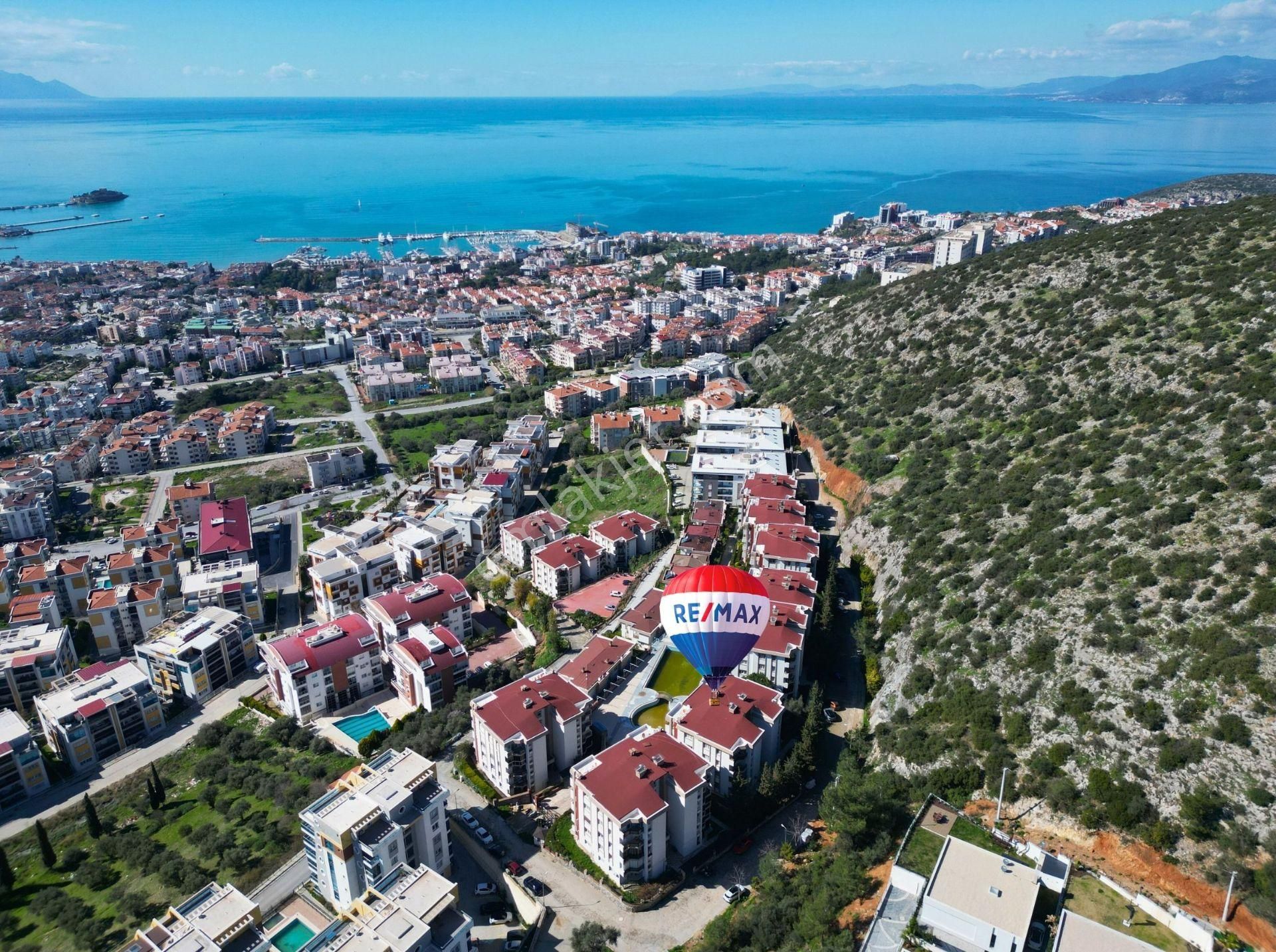 Kuşadası Ege Mahallesinde Deniz Manzaralı 3+1 Daire