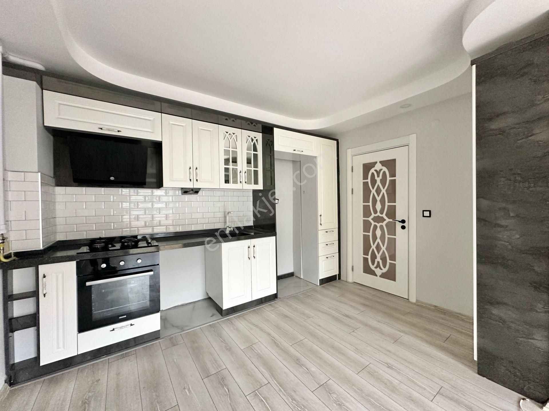 ꧁ay Emlaktan꧂akçay'da Kapalı Otoparklı Kombili Denize Yakın Asansörlü Satılık 2+1 Daire - Görsel 3