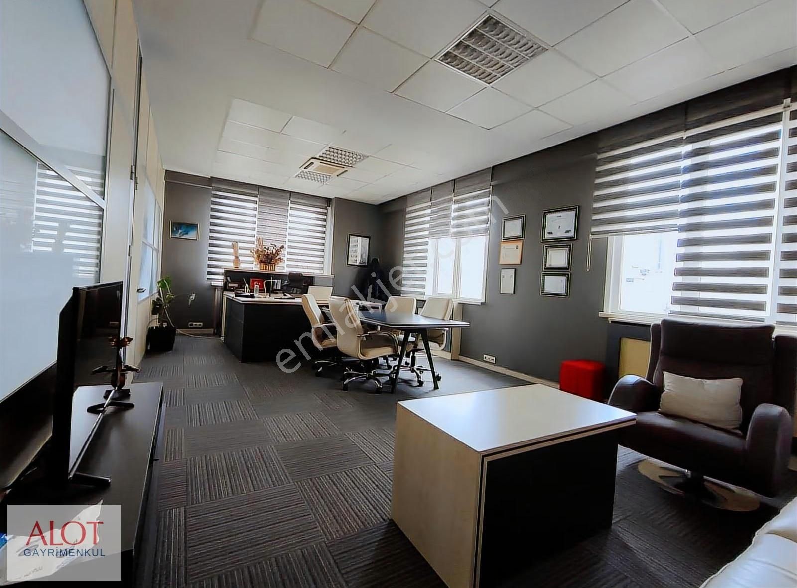 Ümraniye Plazalar Caddesinde Kiralık Ofis Katı - Görsel 11