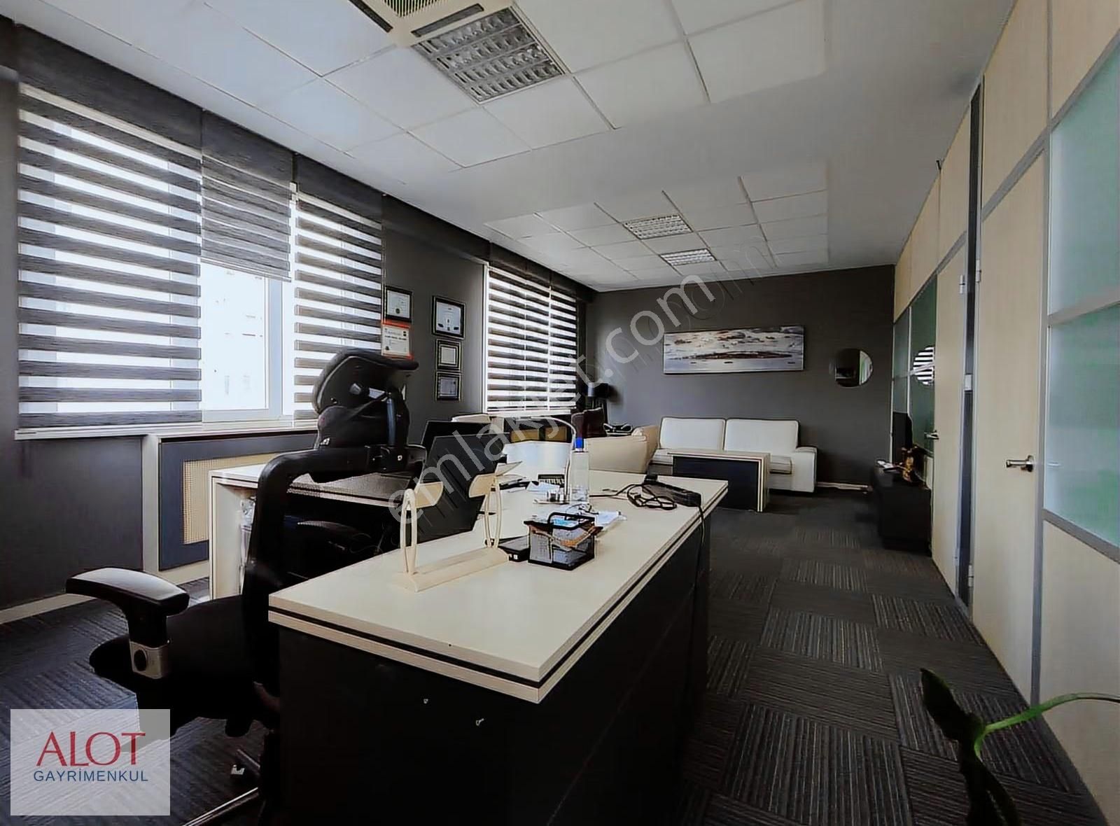 Ümraniye Plazalar Caddesinde Kiralık Ofis Katı - Görsel 14