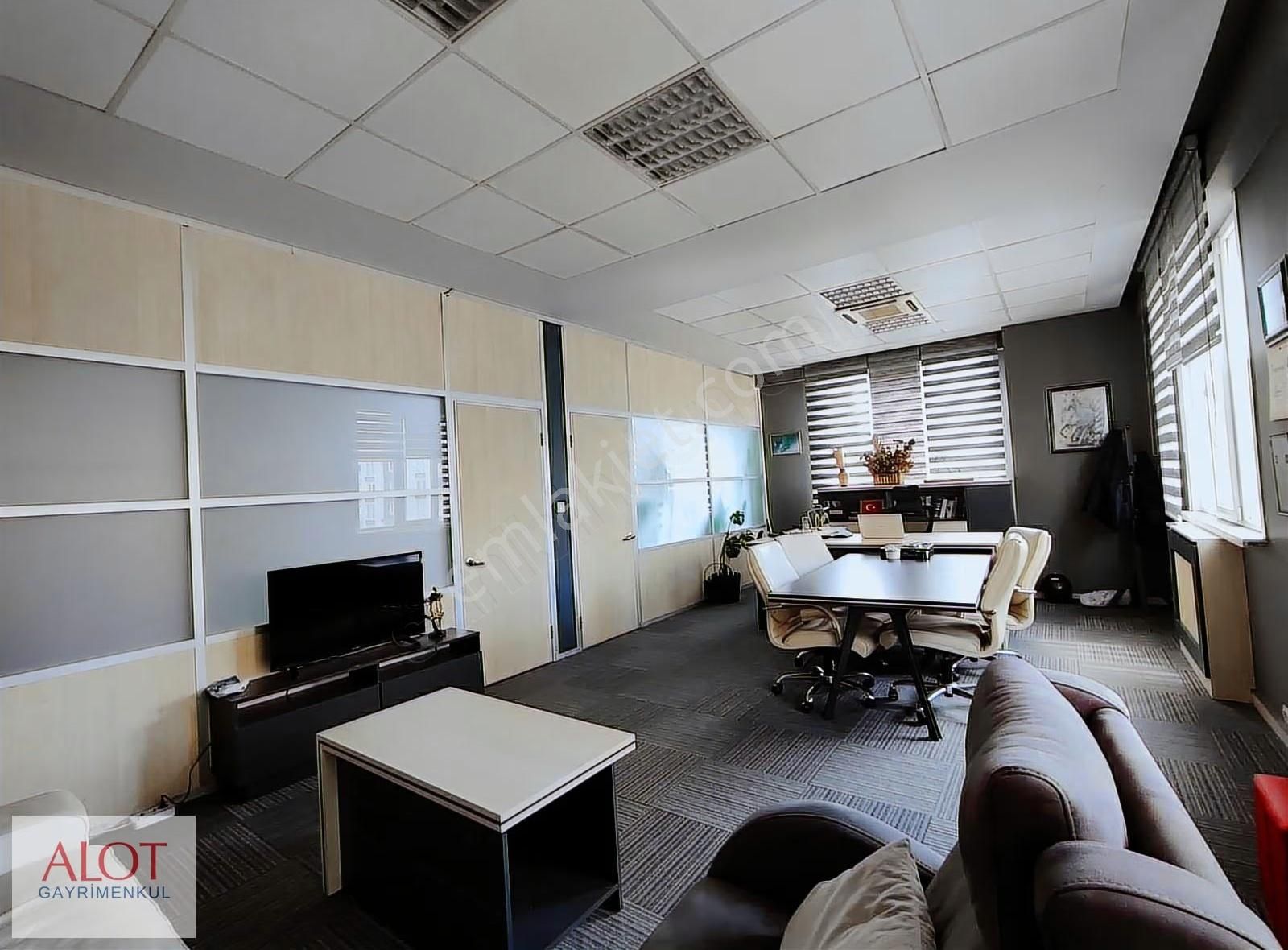 Ümraniye Plazalar Caddesinde Kiralık Ofis Katı - Görsel 23