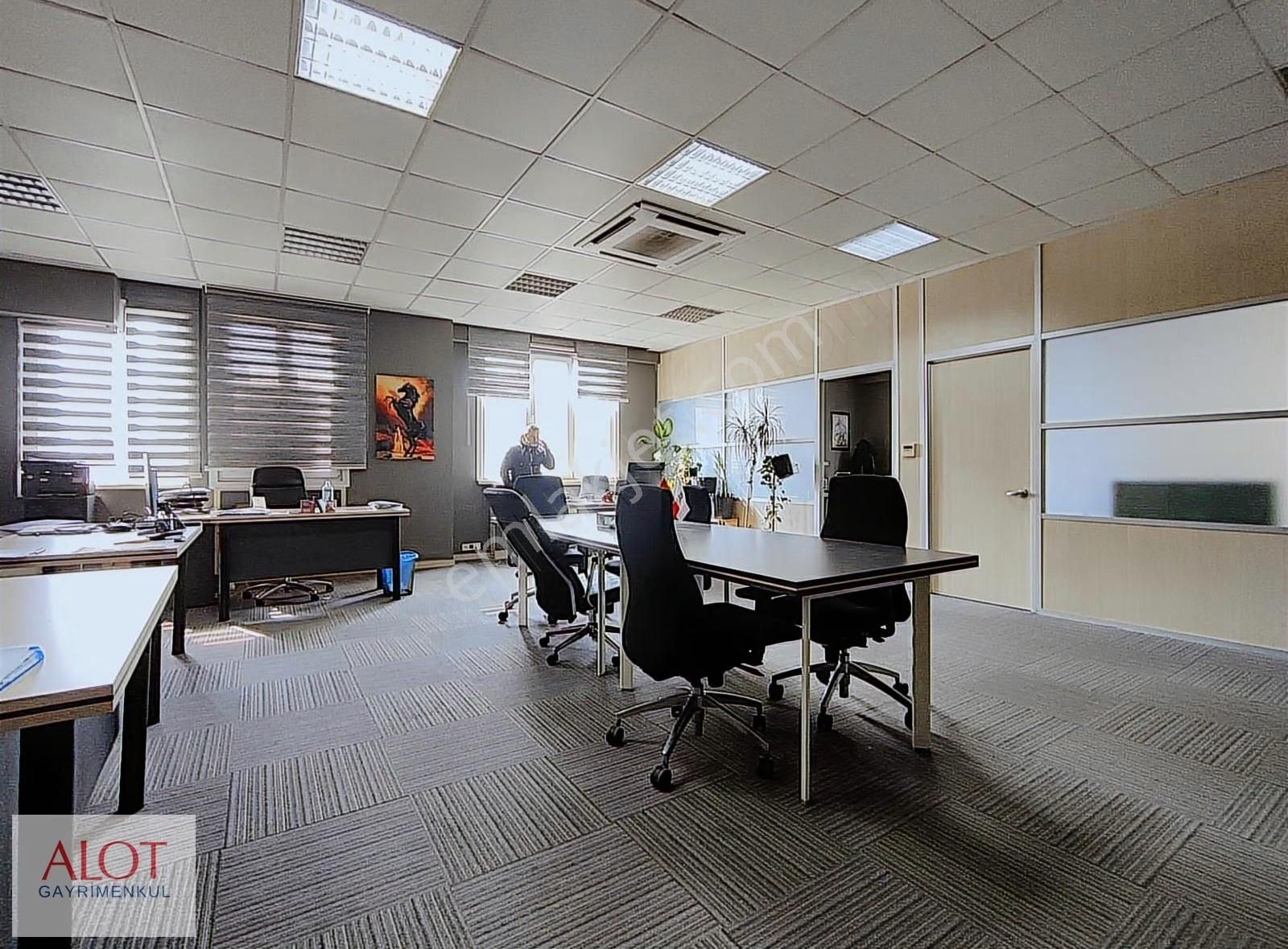 Ümraniye Plazalar Caddesinde Kiralık Ofis Katı - Görsel 6