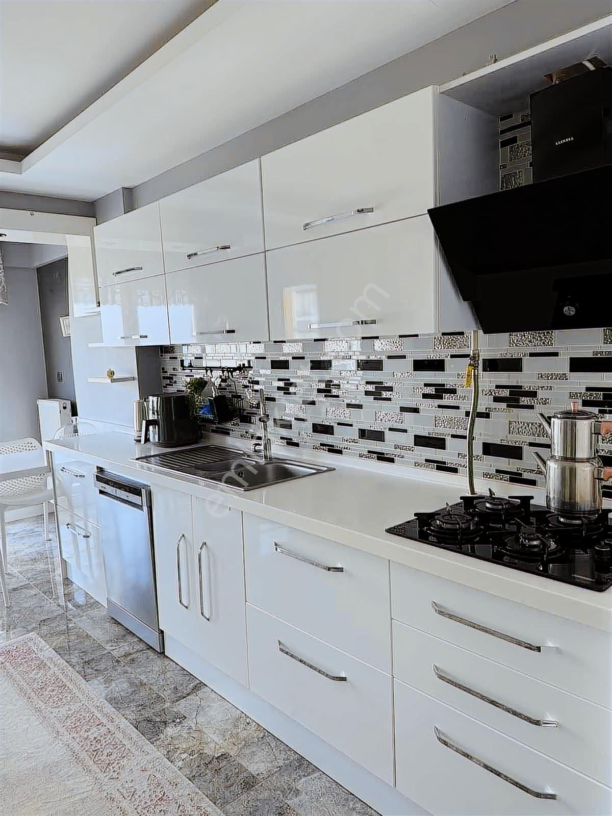 Acil Satılık Hasköyde Deniz Manzaralı Fırsat 3+1 Daire - Görsel 10