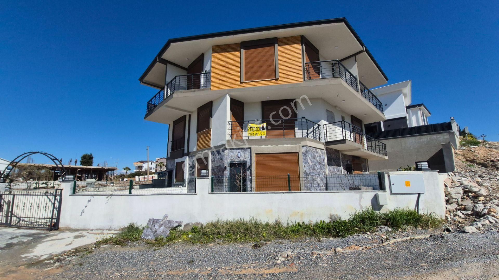 Didim Merkezde 4+1 Üç Katlı Sıfır Satılık Villa - Görsel 2