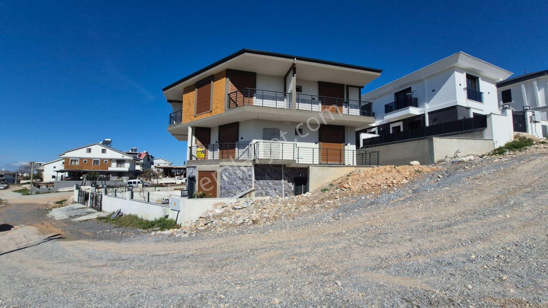 Didim Merkezde 4+1 Üç Katlı Sıfır Satılık Villa - Görsel 27