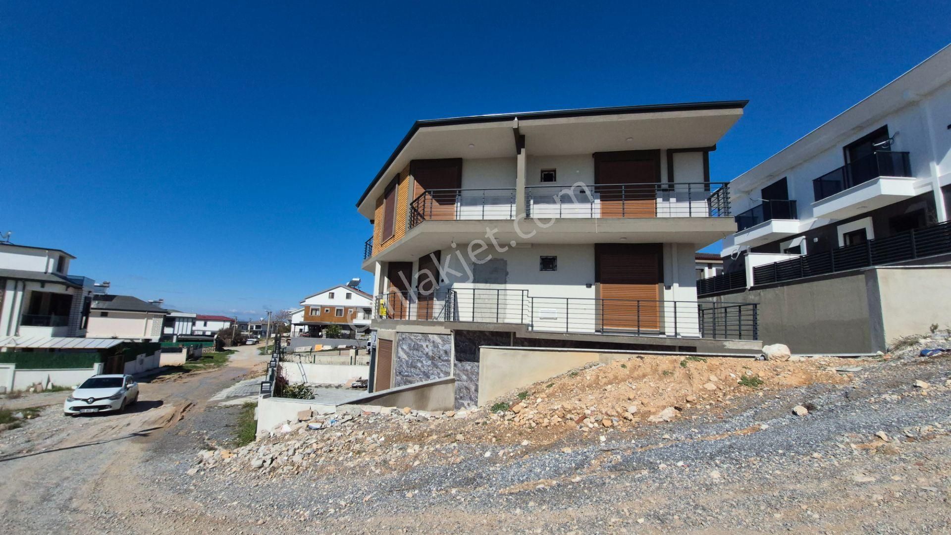 Didim Merkezde 4+1 Üç Katlı Sıfır Satılık Villa - Görsel 26