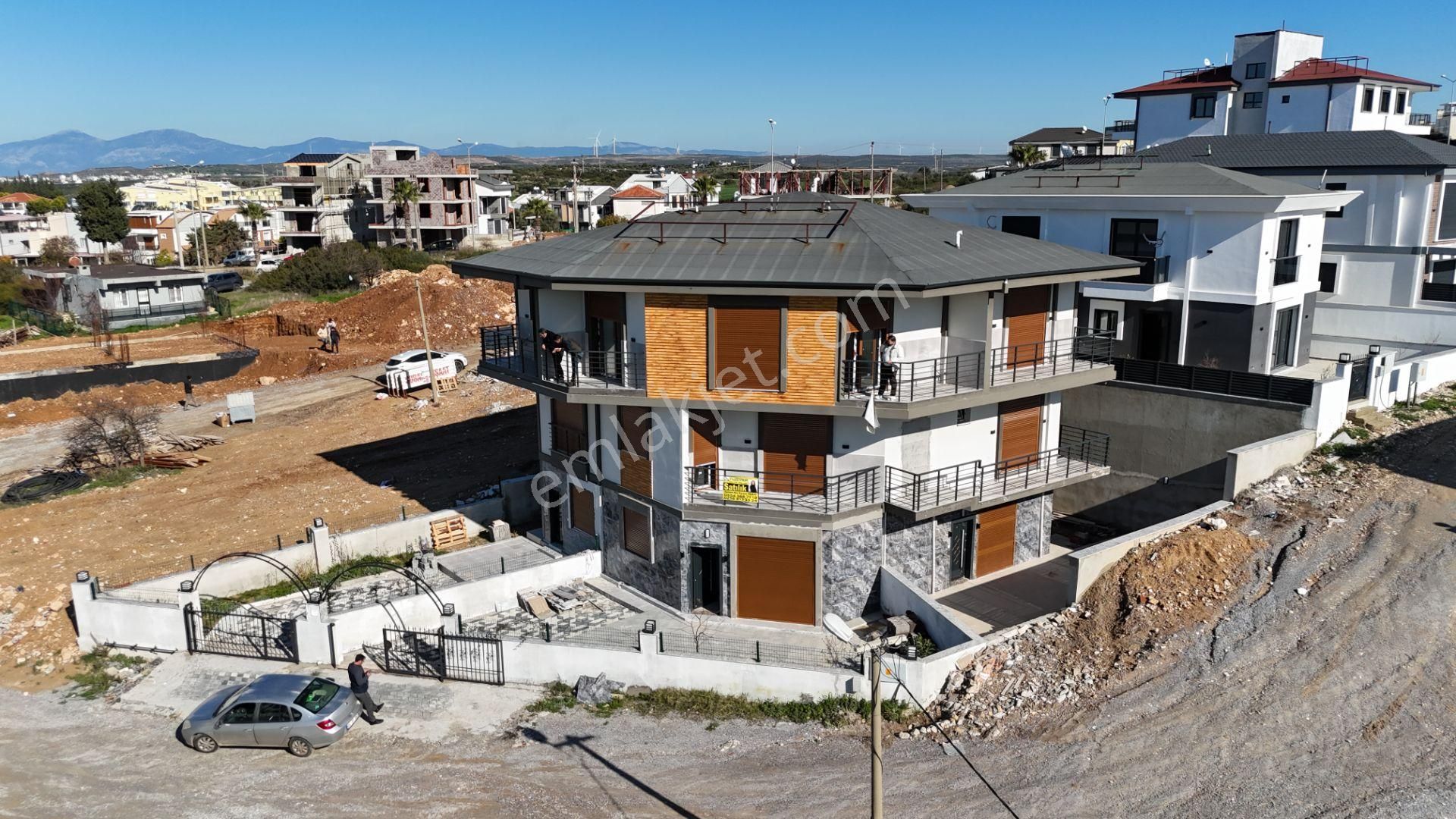 Didim Merkezde 4+1 Üç Katlı Sıfır Satılık Villa