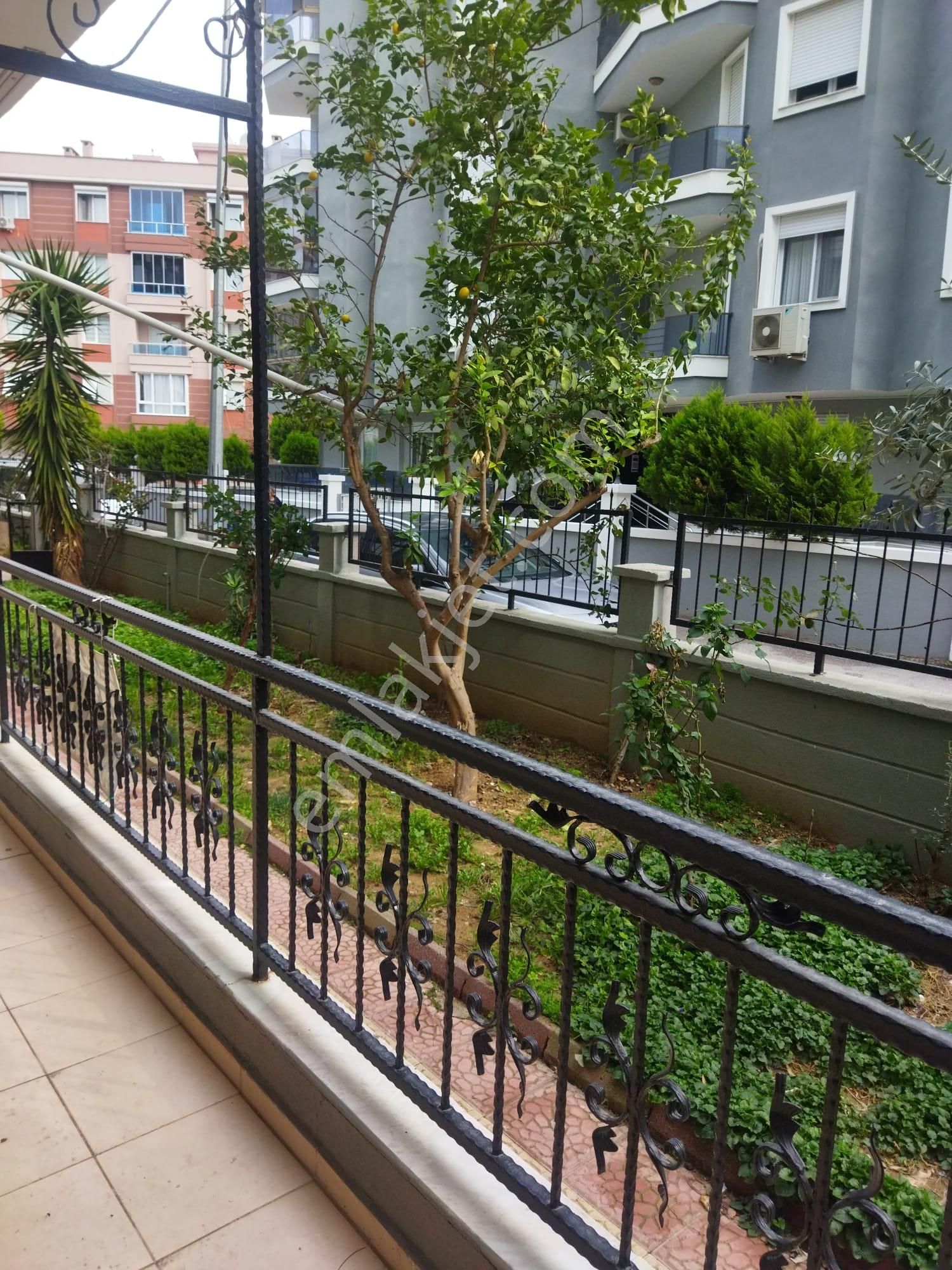 Gazi Mahallesinde Büyük M2li Yüksek Giriş Kiralık Daire