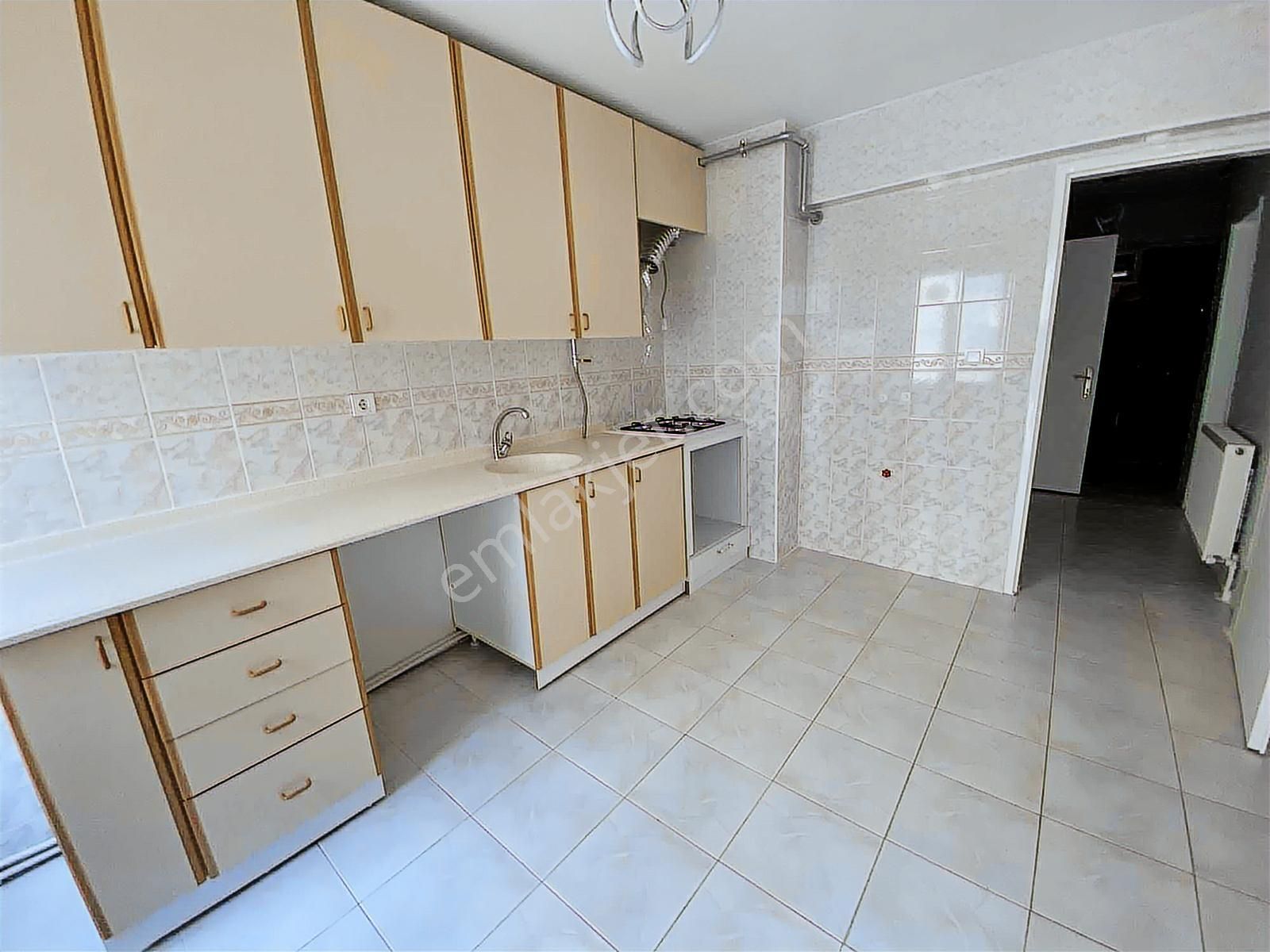 Yeşilyurt 3+1 Arakat Asansör Otopark Çift Balkon Geniş Metrajlı - Görsel 24