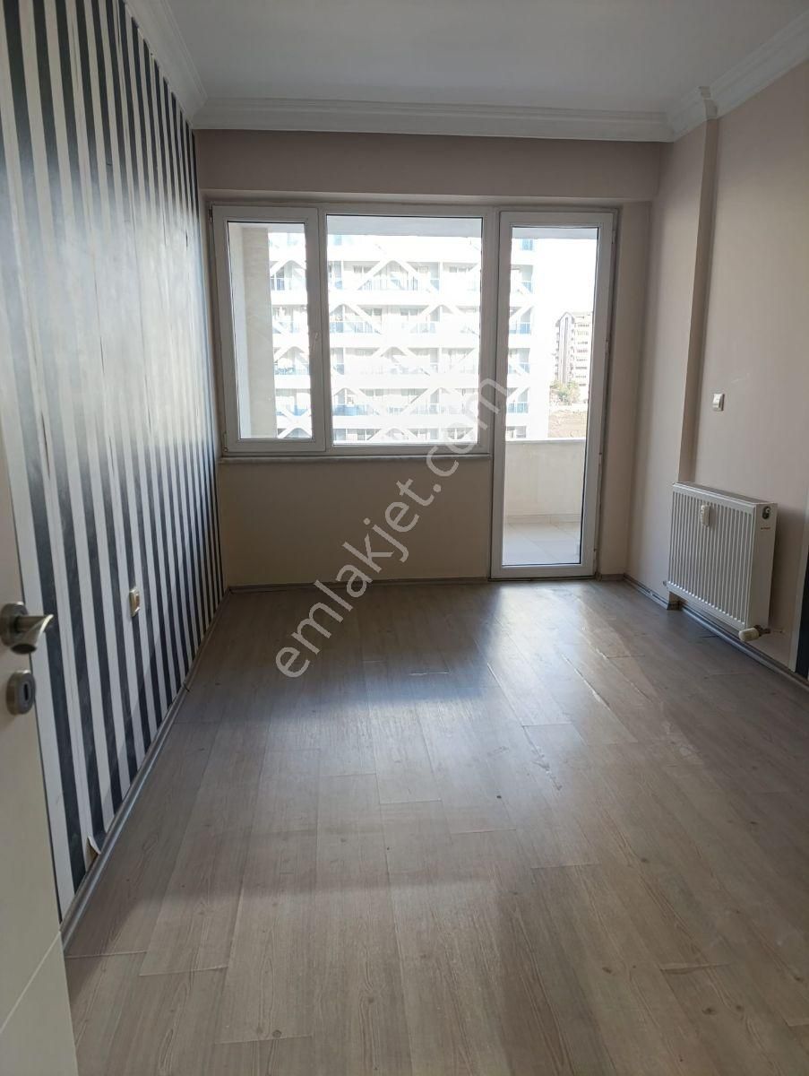 Remax Advantege'den 23 Nisan Mahallesi 3+1 Kiralık Daire - Görsel 14