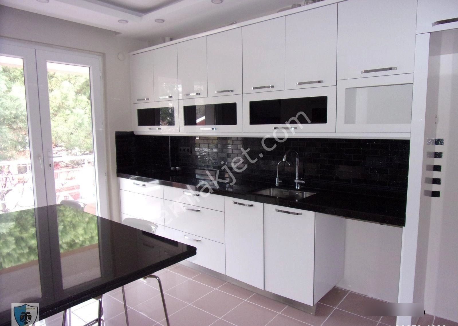 Tarabya Sevgi Sitesinde 3+1 145 Metrekare Çok Bakımlı Kiralık Daire - Görsel 16
