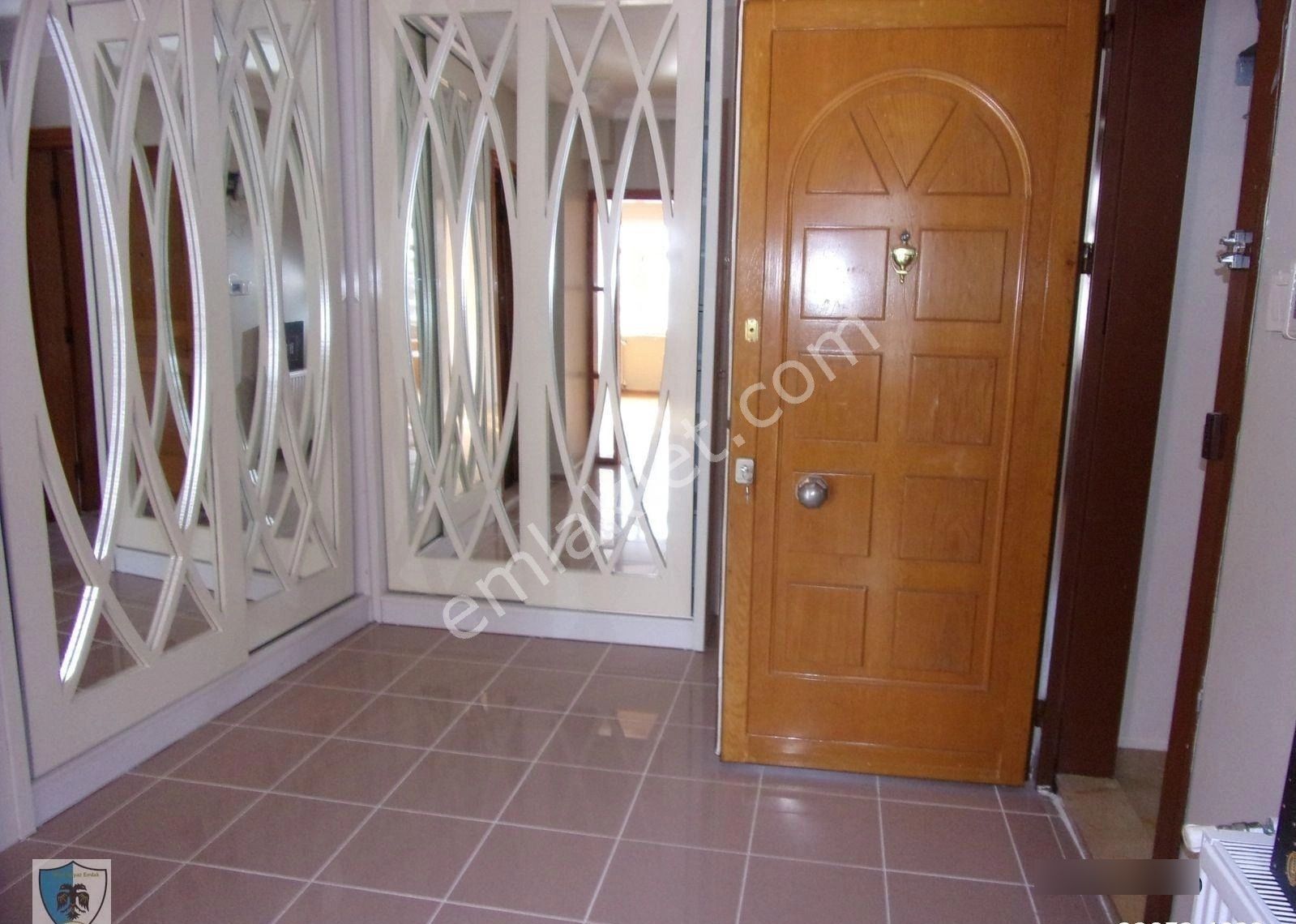Tarabya Sevgi Sitesinde 3+1 145 Metrekare Çok Bakımlı Kiralık Daire - Görsel 3