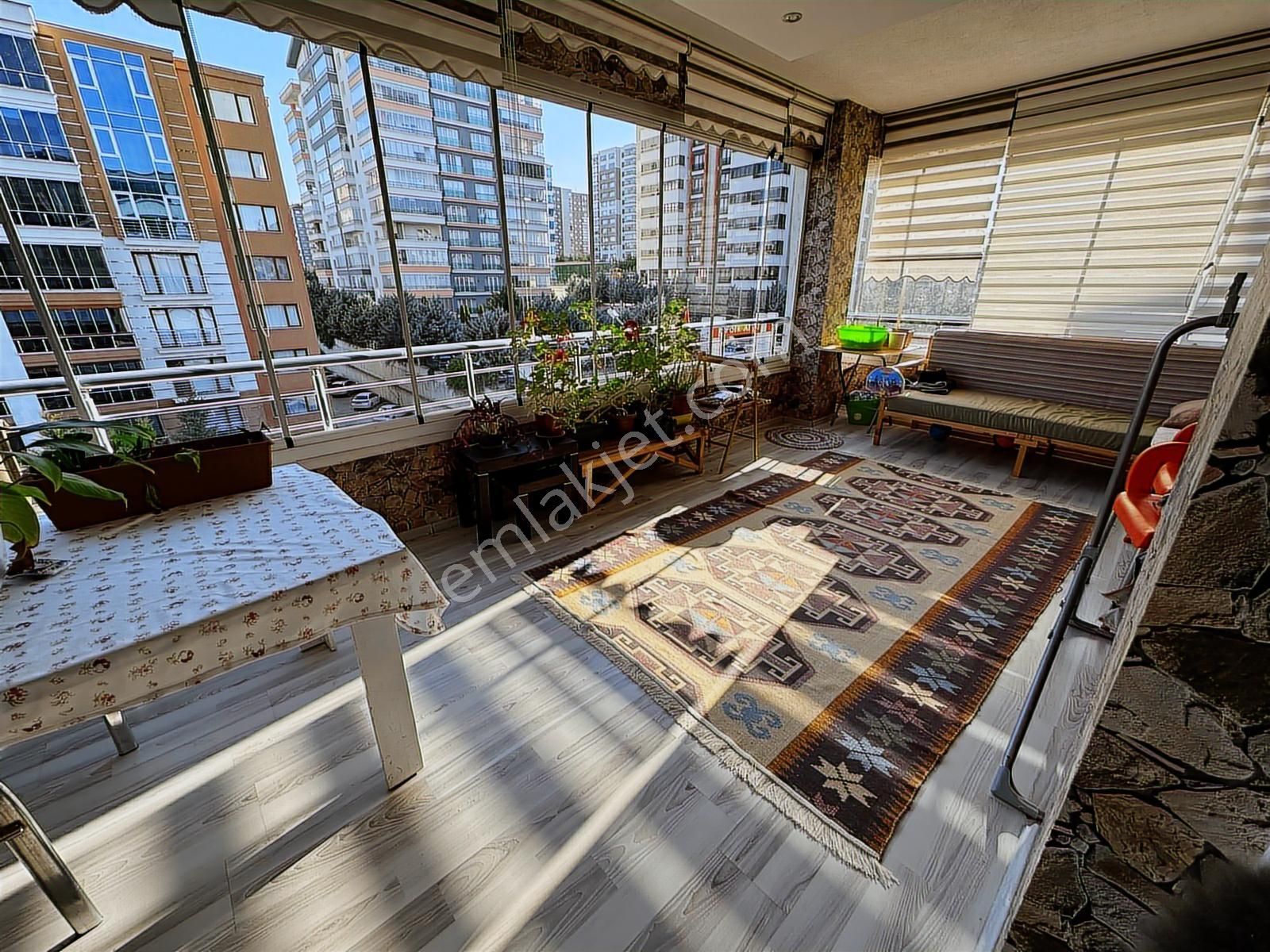 Ahi Mesut Mah Satılık 4+1 Geniş Daire Muhteşem Konum - Görsel 22